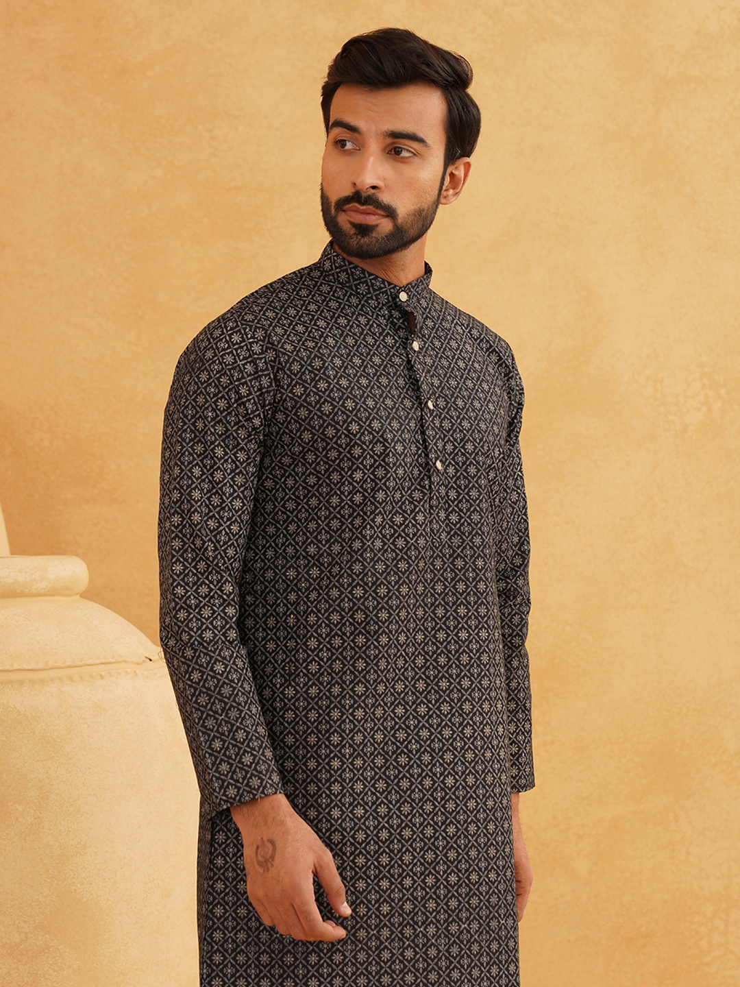 

SOJANYA Floral Printed Mandarin Collar Cotton Linen Kurta, Black