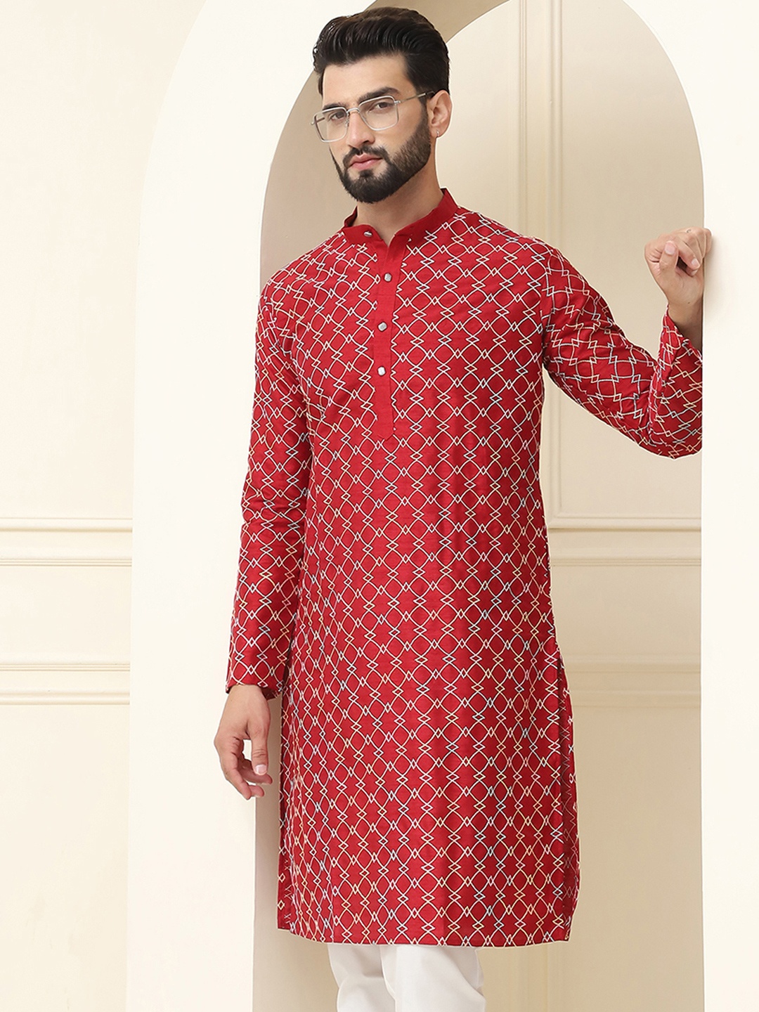 

SOJANYA Thread Work Mandarin Collar Kurta, Maroon