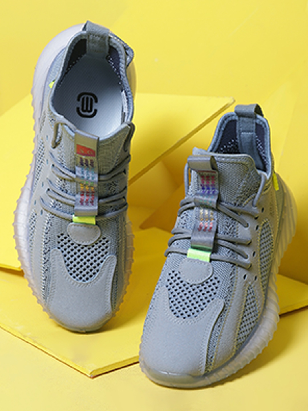 

MOZAFIA Men Slip- Resistance & Shock-Absorption Comfort Insole Contrast Sole Sneakers, Grey