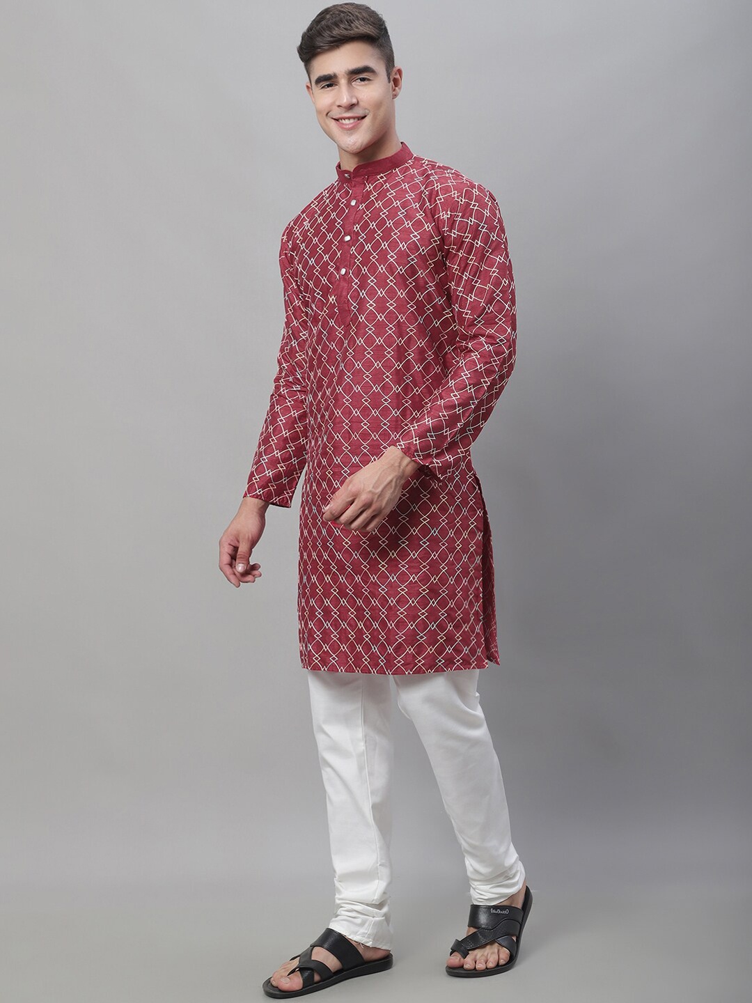 

SOJANYA Embroidered Straight Kurta With Churidar, Maroon