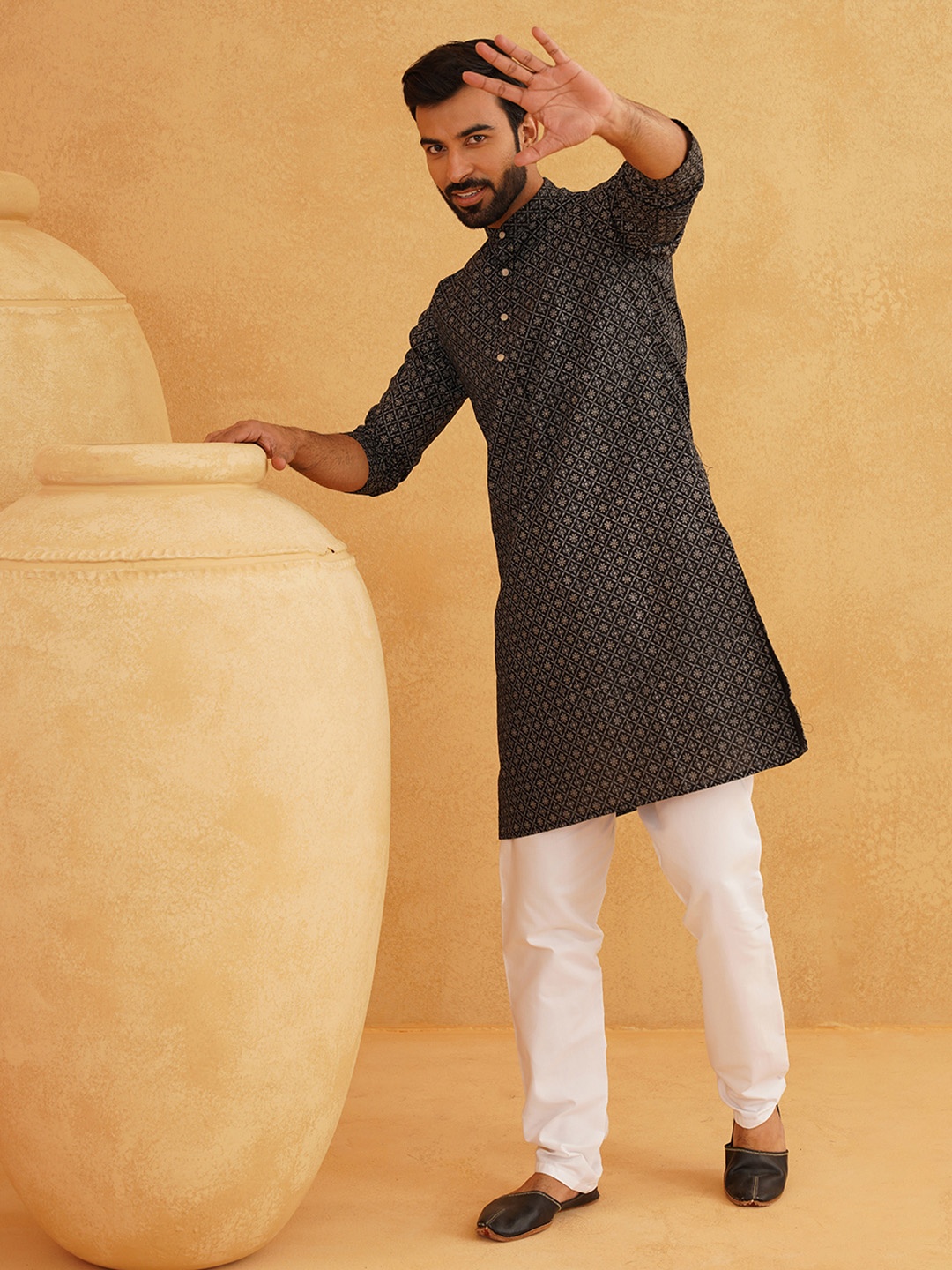 

SOJANYA Ethnic Motifs Foil Printed Regular Kurta With Churidar, Black