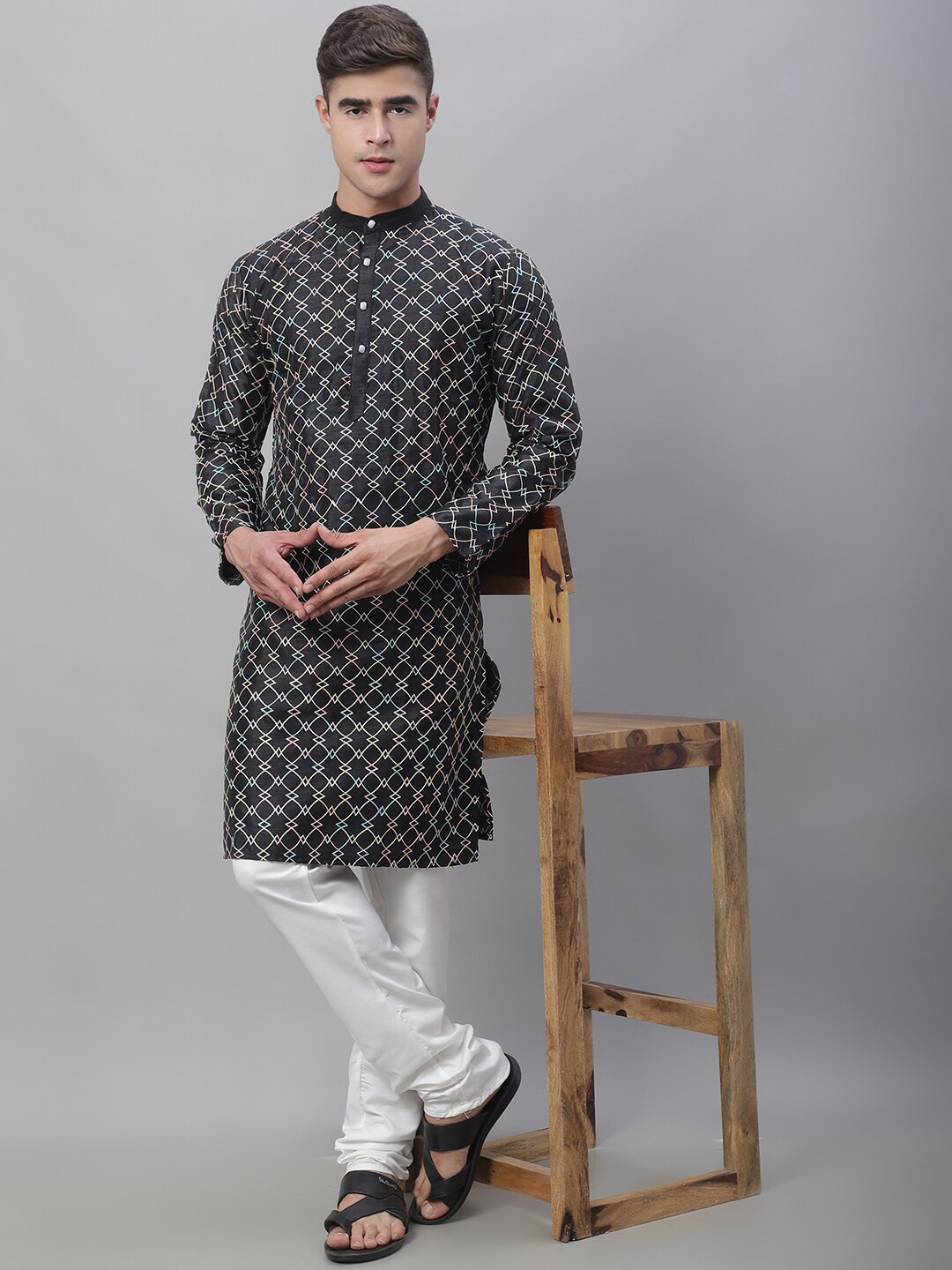 

SOJANYA Embroidered Silk Cotton Straight Kurta With Churidar, Black