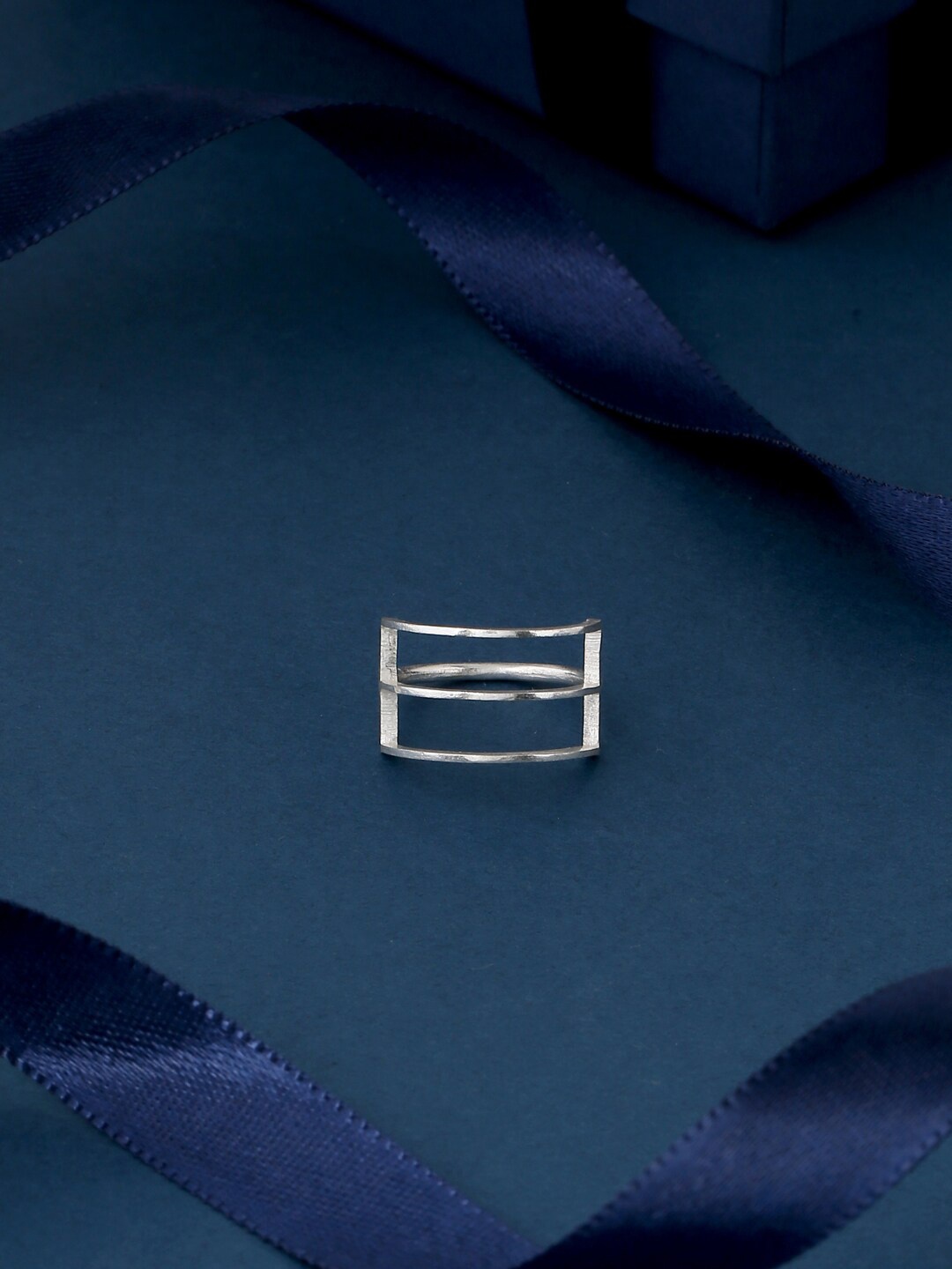 

Mitali Jain Silver-Plated Bezel Finger Ring
