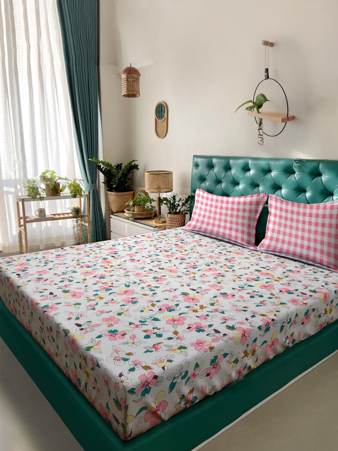 

KLOTTHE White & Pink Floral-Printed 300TC Super King Bedsheet With 2 Pillow Covers