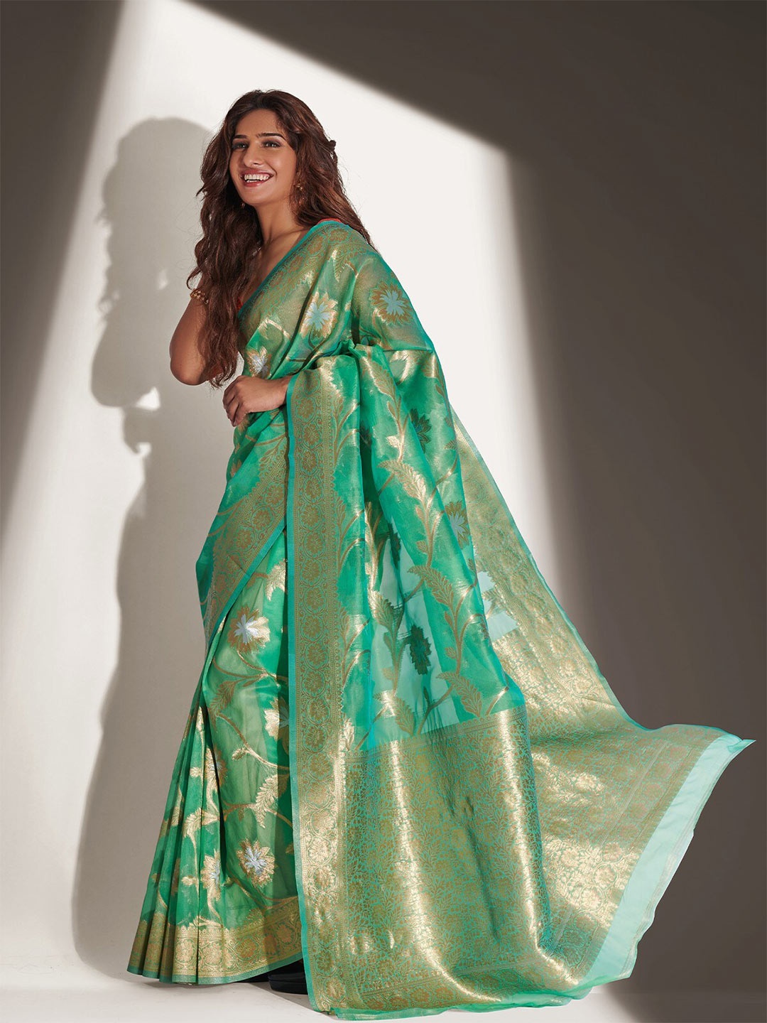 

ODETTE Sea Green & Gold-Toned Woven Design Zari Organza Saree