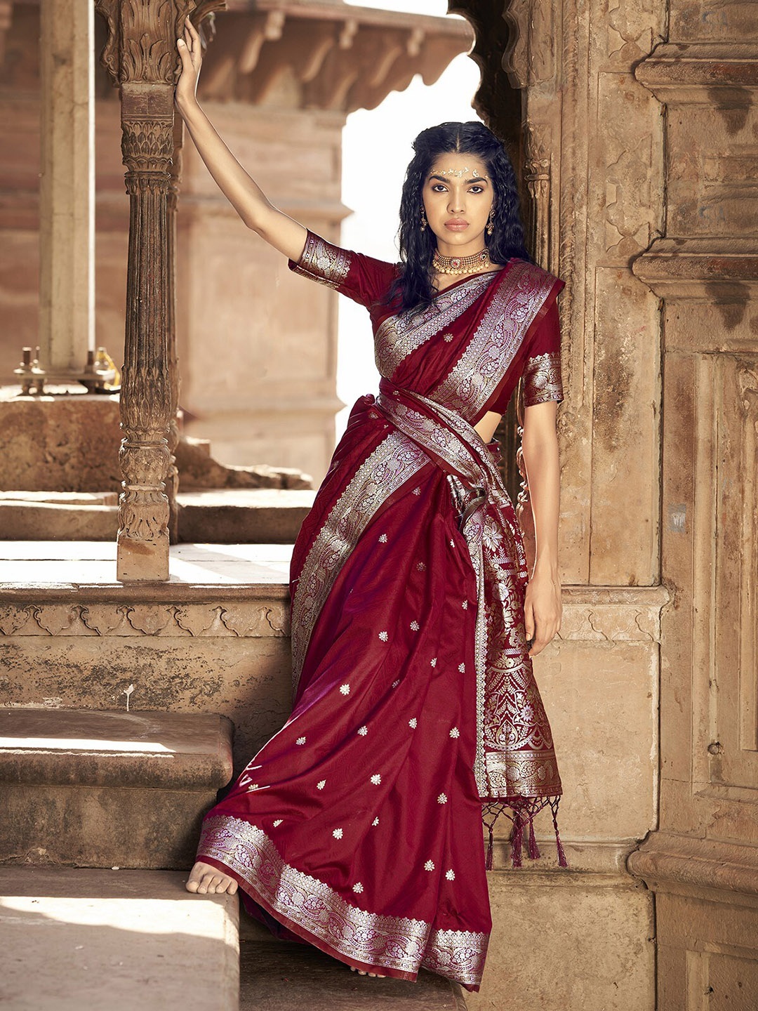 

ODETTE Floral Woven Design Zari Saree, Maroon