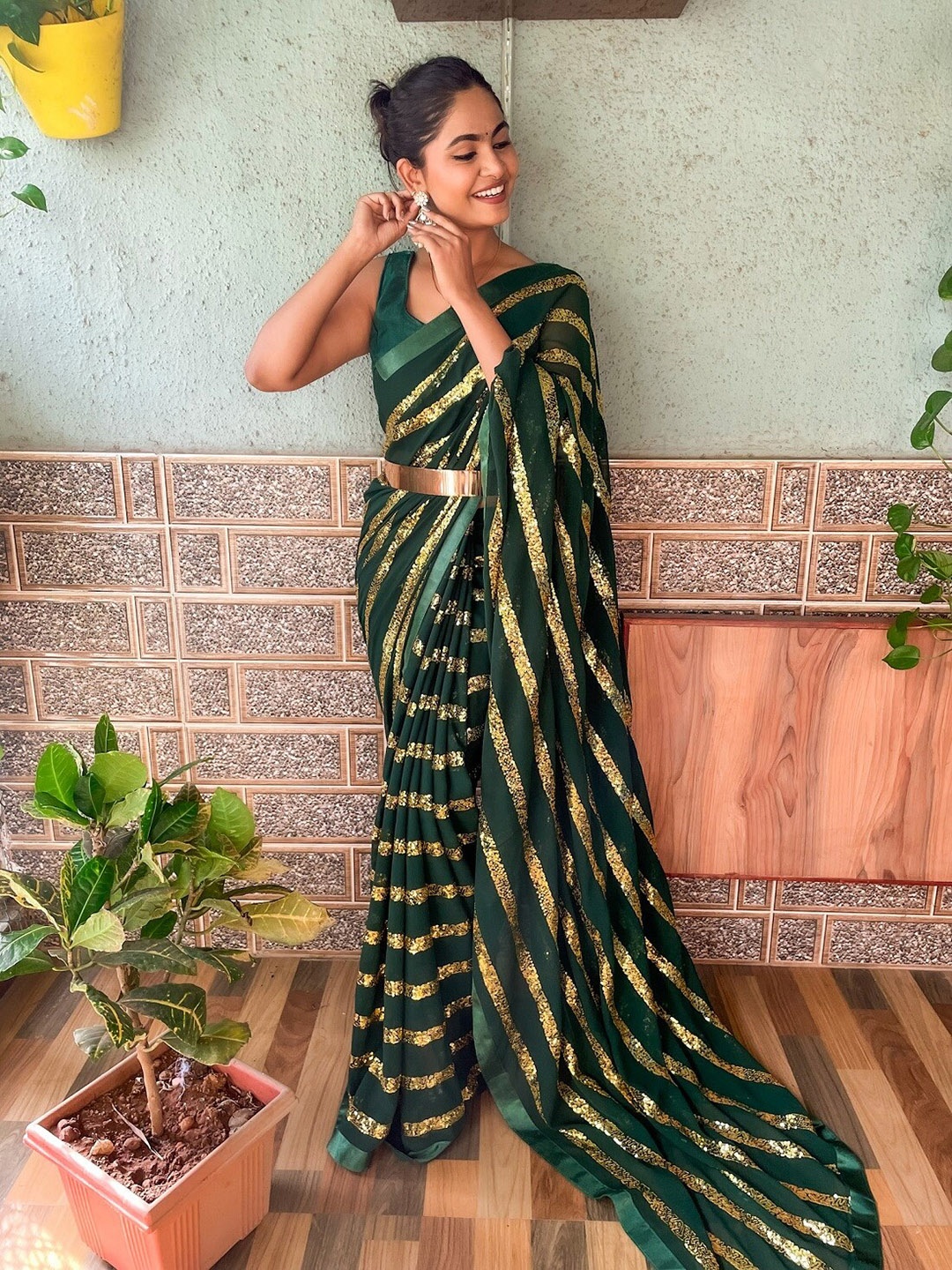 

Mitera Embellished Sequinned Poly Georgette Saree With Blouse Piece, Green