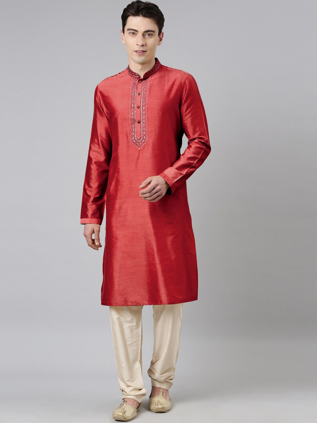 

TheEthnic.Co Ethnic Motifs Yoke Design Thread Work Regular Kurta with Churidar, Maroon