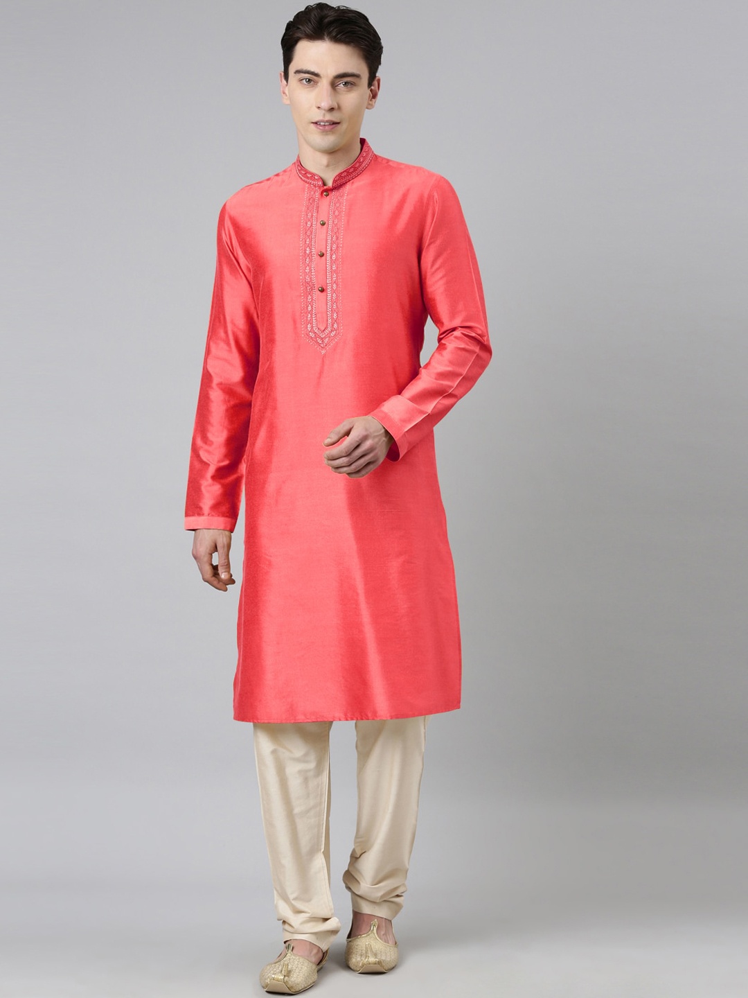

TheEthnic.Co Mandarin Collar Ethnic Motifs Embroidered Straight Kurta with Pyjamas, Red