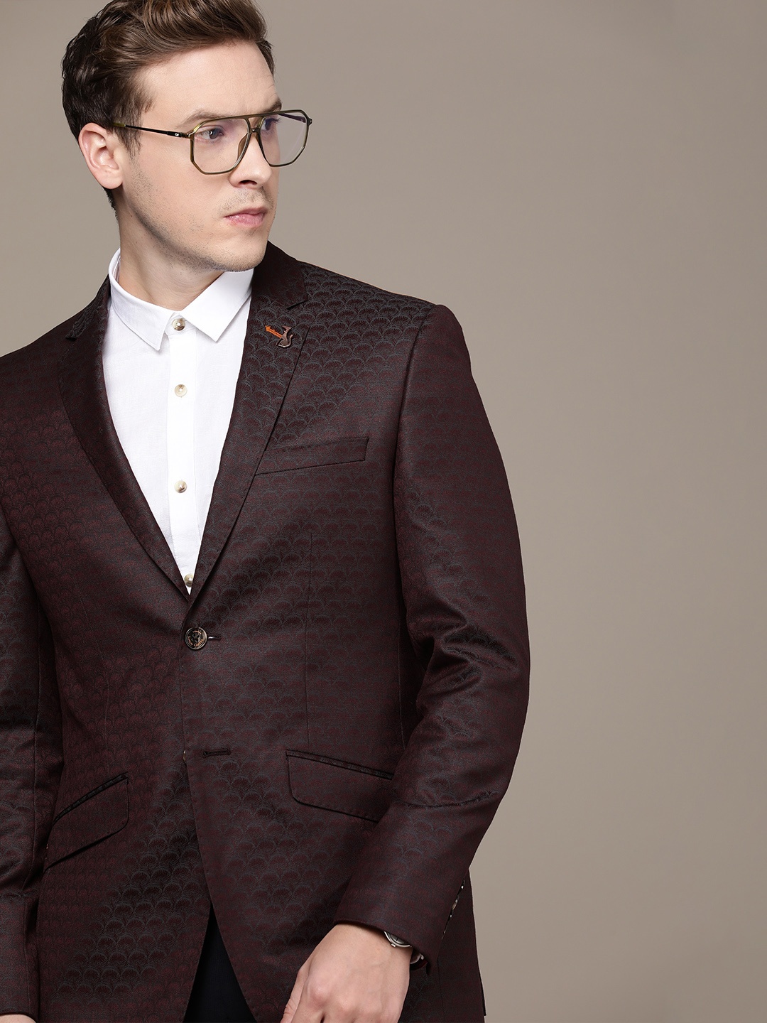

SIMON CARTER LONDON Men Self Design Slim Fit Single-Breasted Blazer, Burgundy