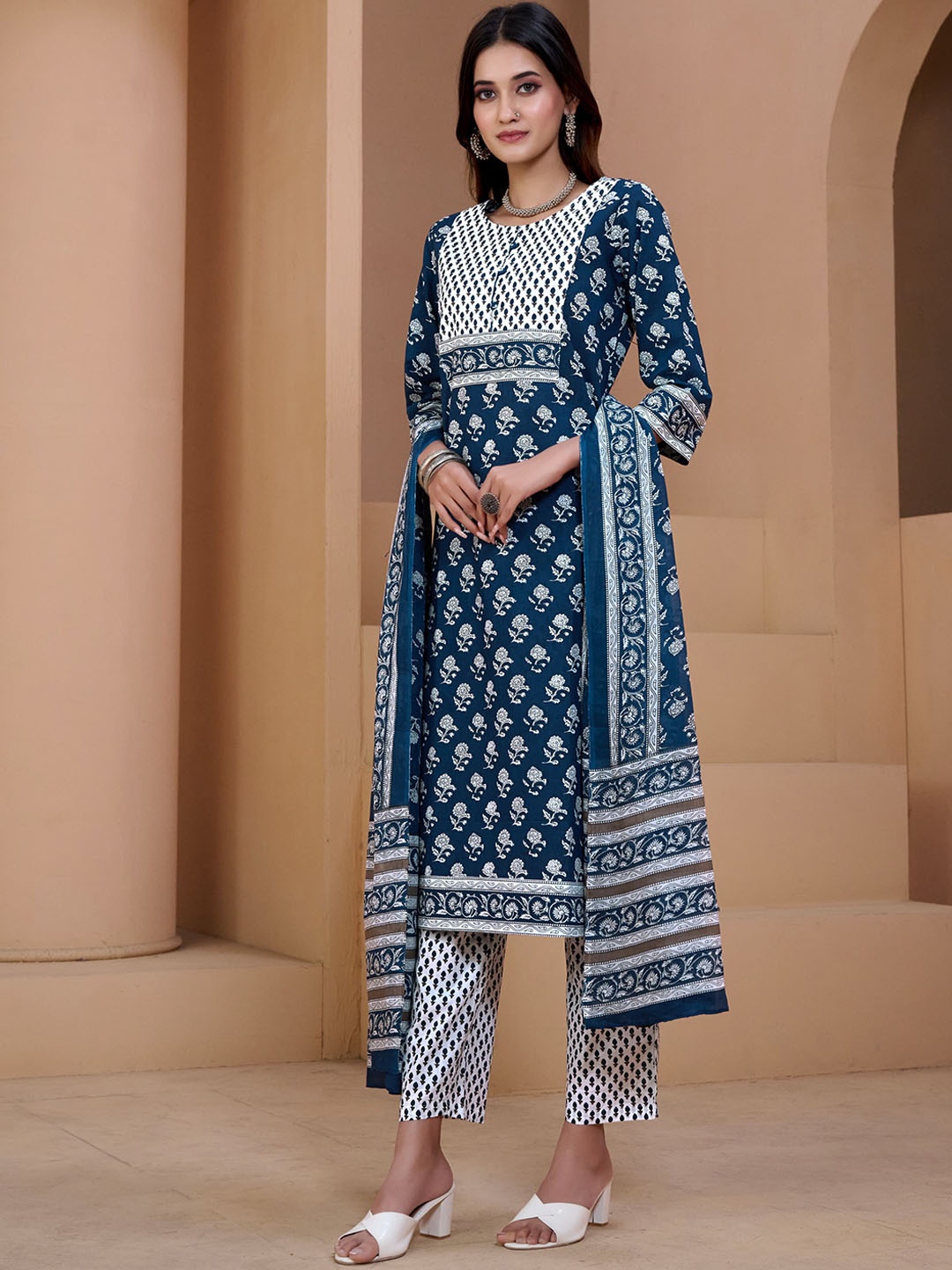 

Sangria Floral Printed Pure-Cotton Kurta With Trouser & Dupatta, Teal