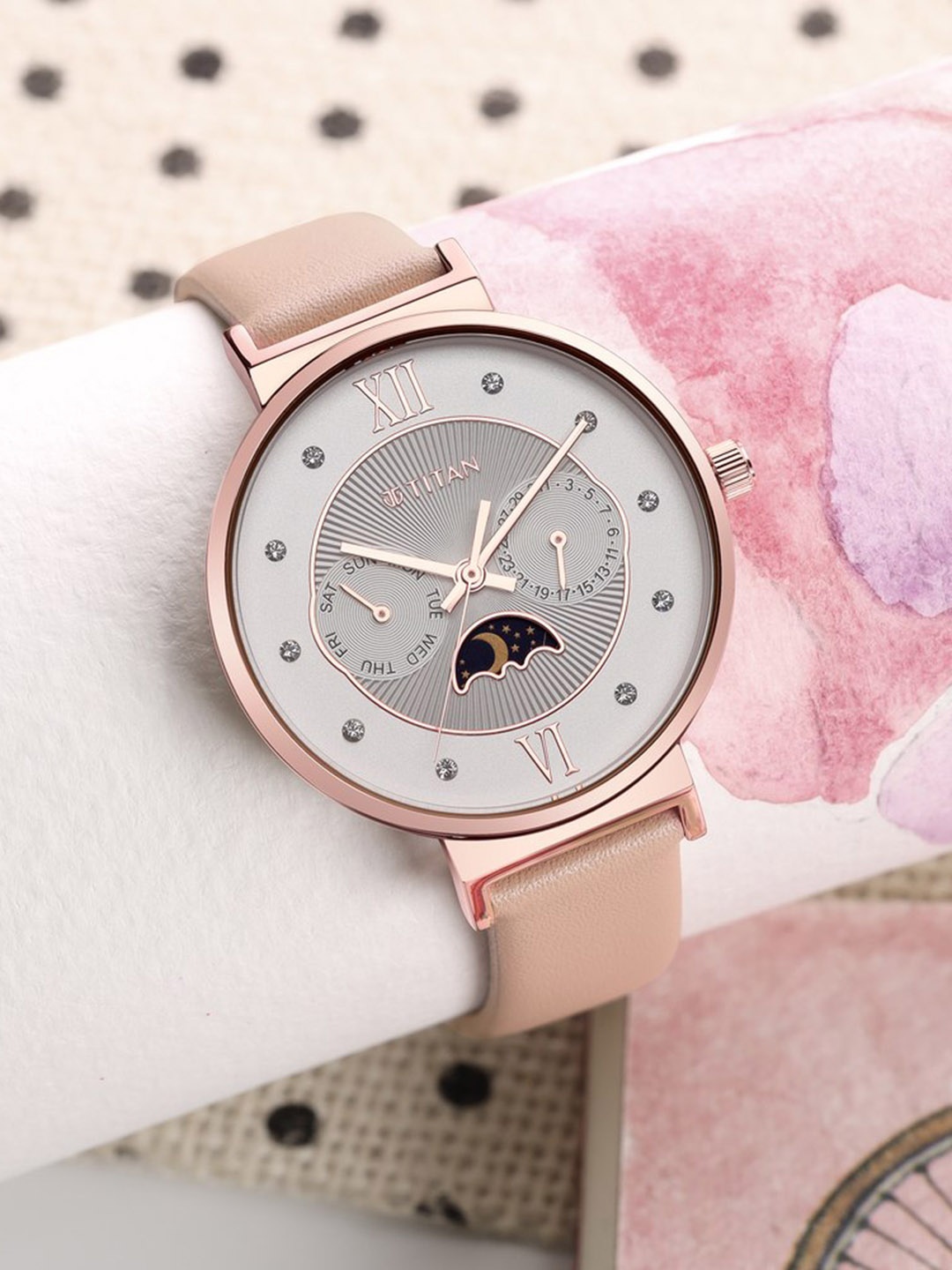 

Titan Women Dial & Leather Straps Analogue Watch NQ95144WL01, Pink