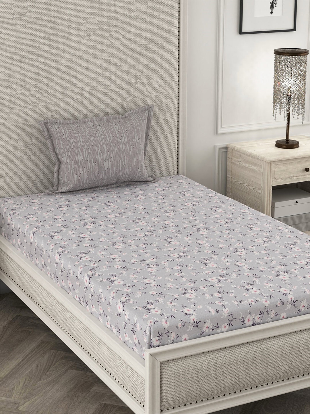 

CHHAVI INDIA Grey & White Floral Printed 210 TC 2 Bedsheet Set With 3 Pillow Covers