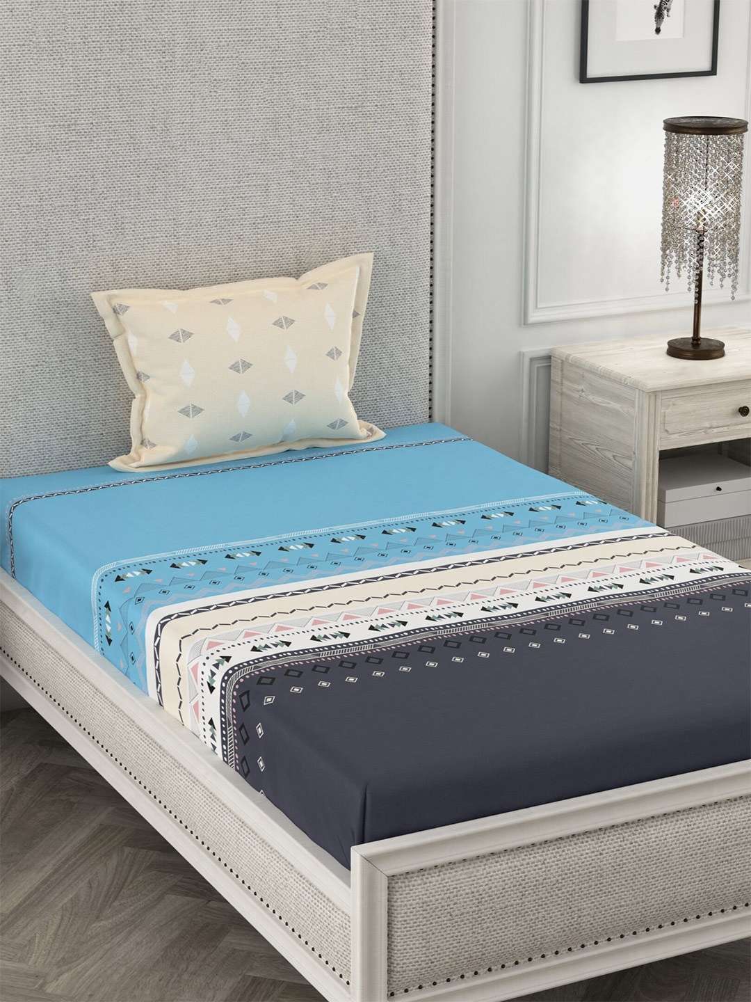 

CHHAVI INDIA Blue Geometric Printed 210 TC 2 Bedsheet Set With 3 Pillow Covers