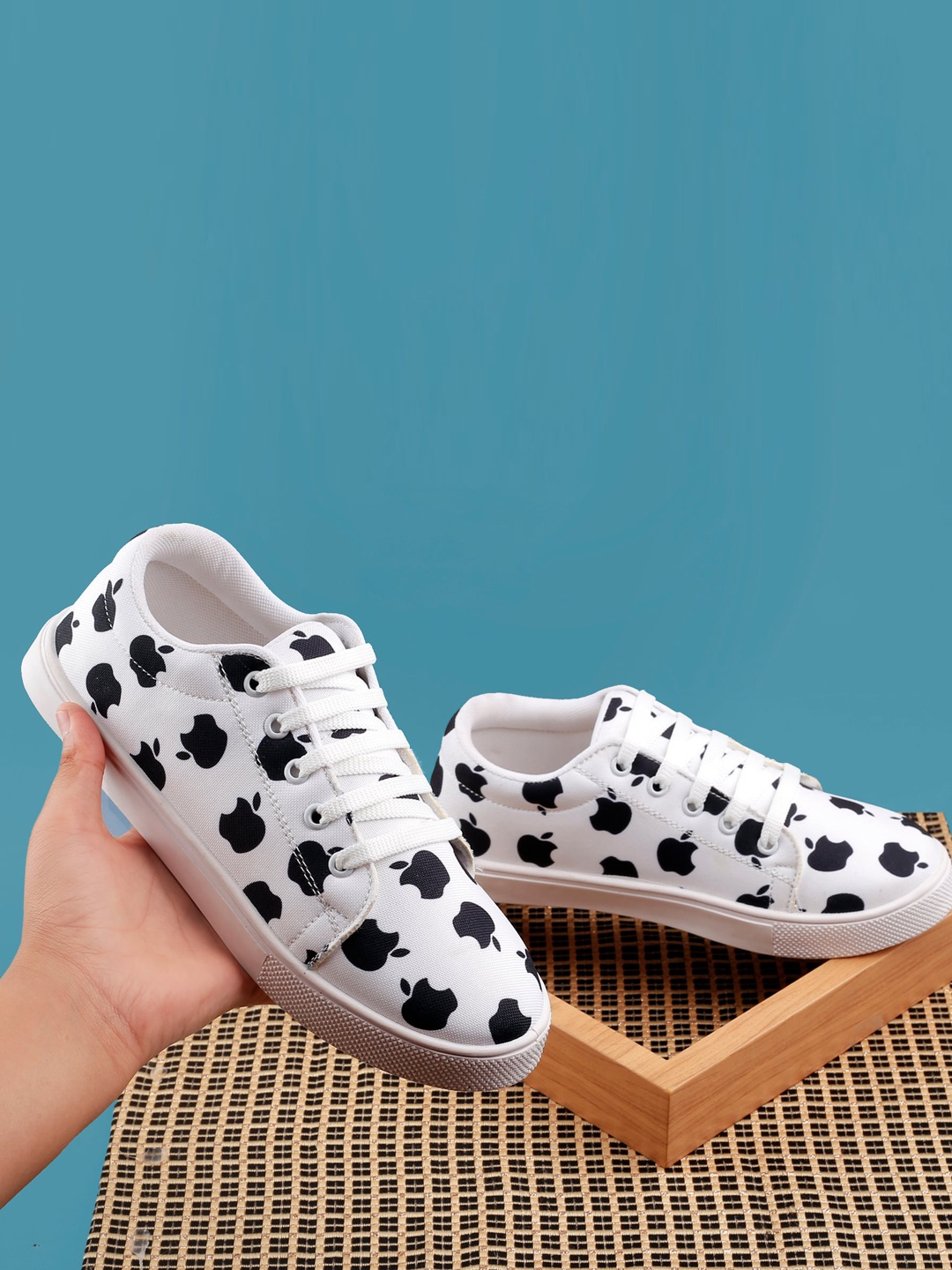 

AROOM Women Printed Sneakers, White