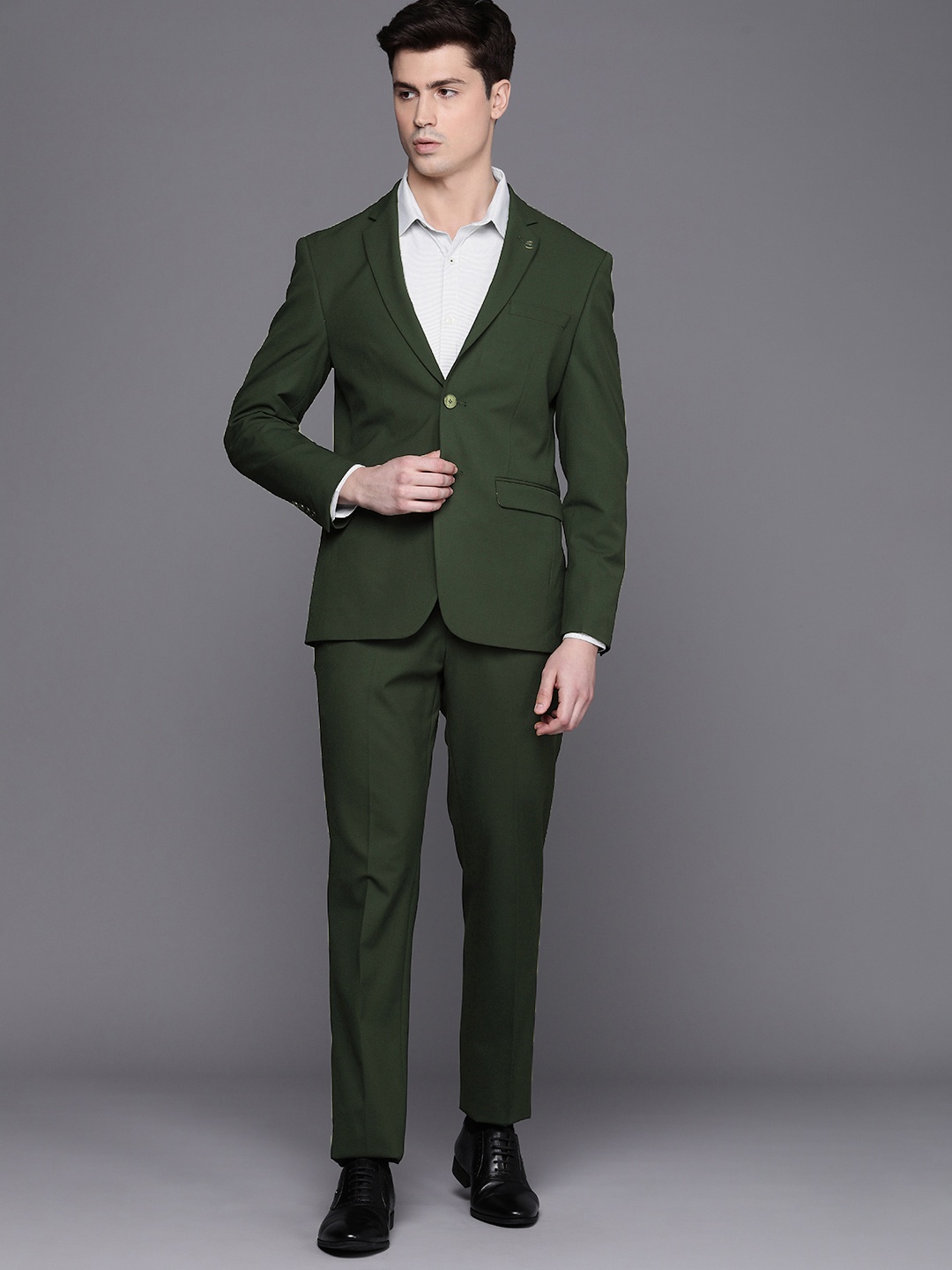 

Peter England Elite Men Solid Two Piece Suit, Olive