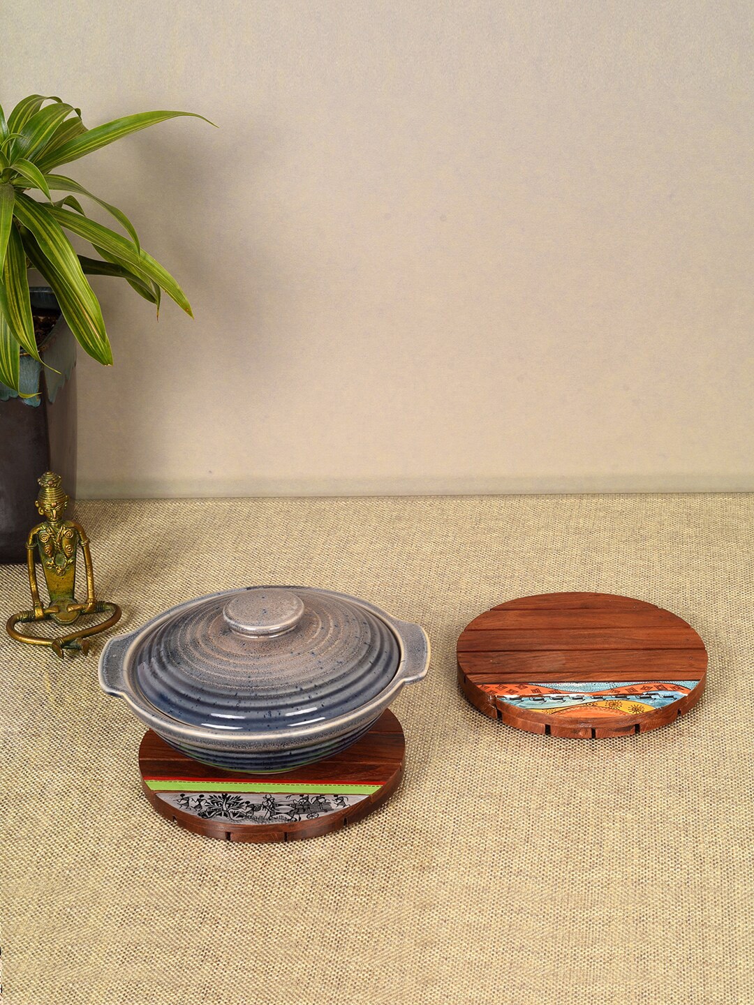 

AAKRITI ART CREATIONS 2-Pieces Brown & Green Rose Wooden Coasters