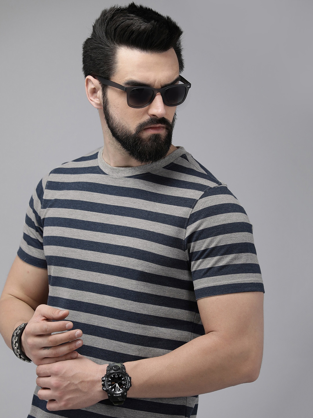 

Roadster Men Striped Regular Fit T-shirt, Blue