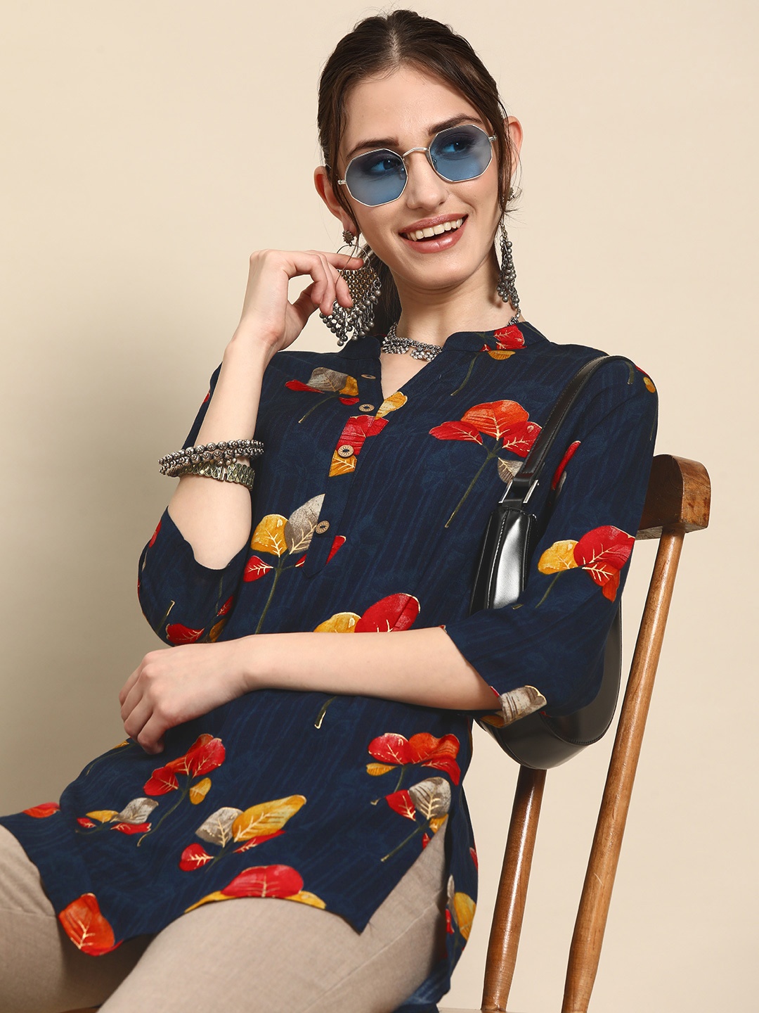 Sangria Floral Printed Mandarin Collar Kurti, Navy blue