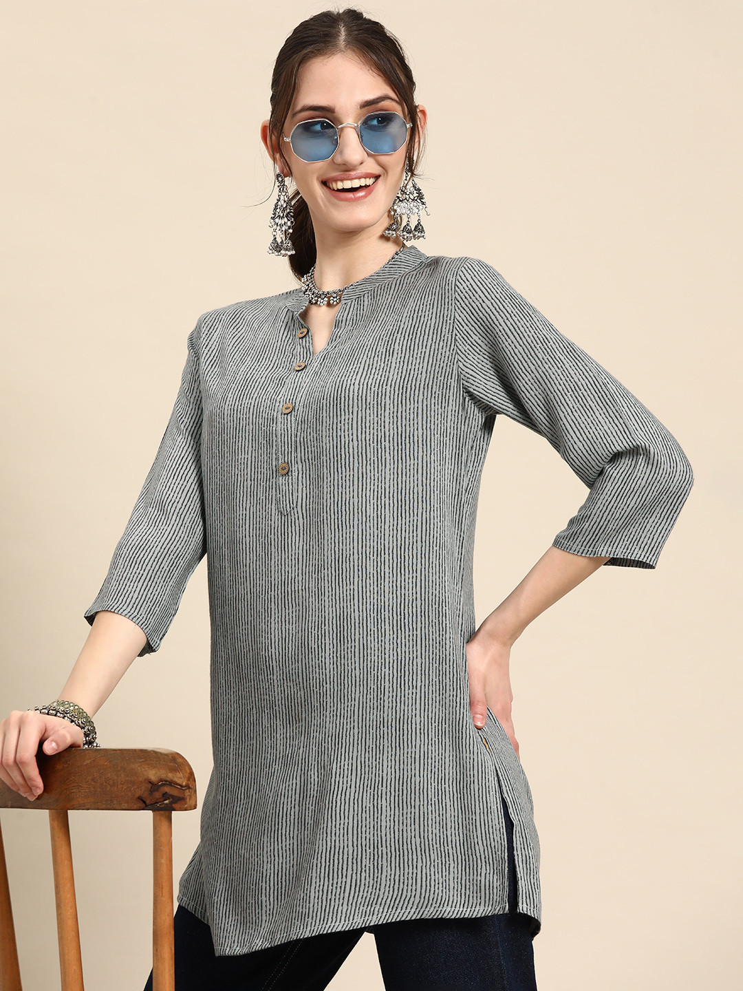 

Sangria Striped Mandarin Collar Kurti, Grey