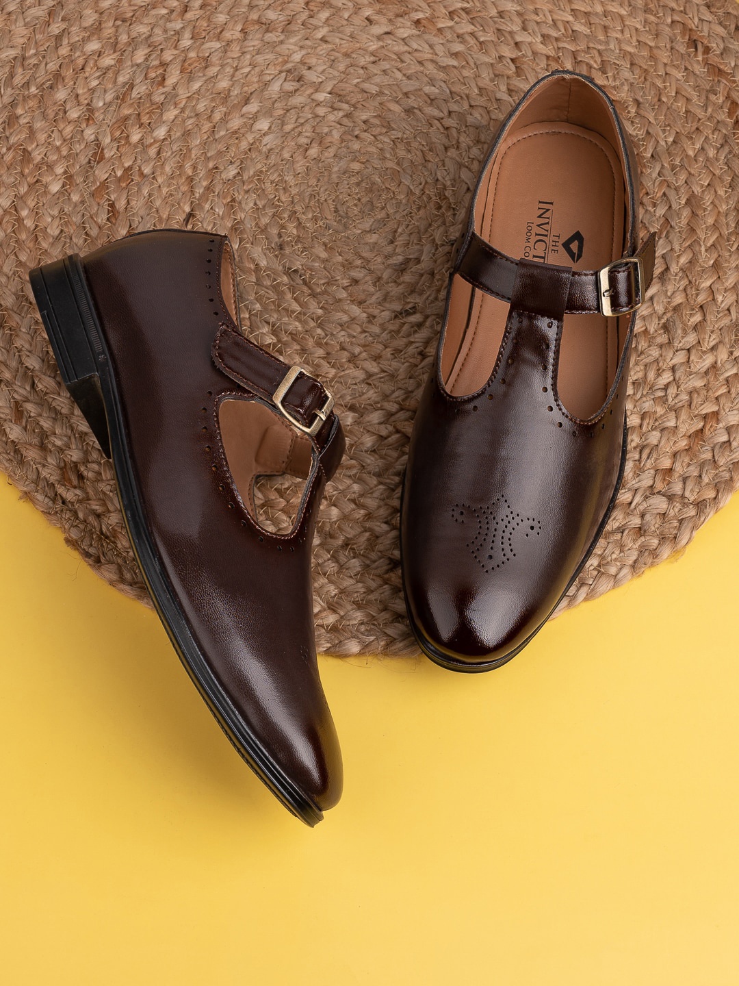

INVICTUS Men Perforated Buckled Shoe-Style Sandals, Brown