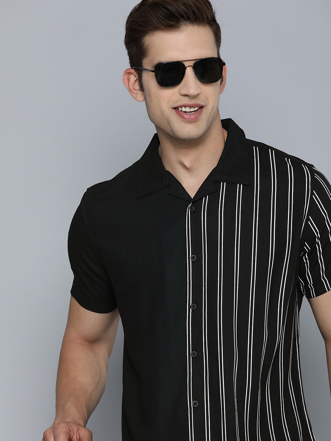 

HERE&NOW Men Slim Fit Opaque Striped Casual Shirt, Black