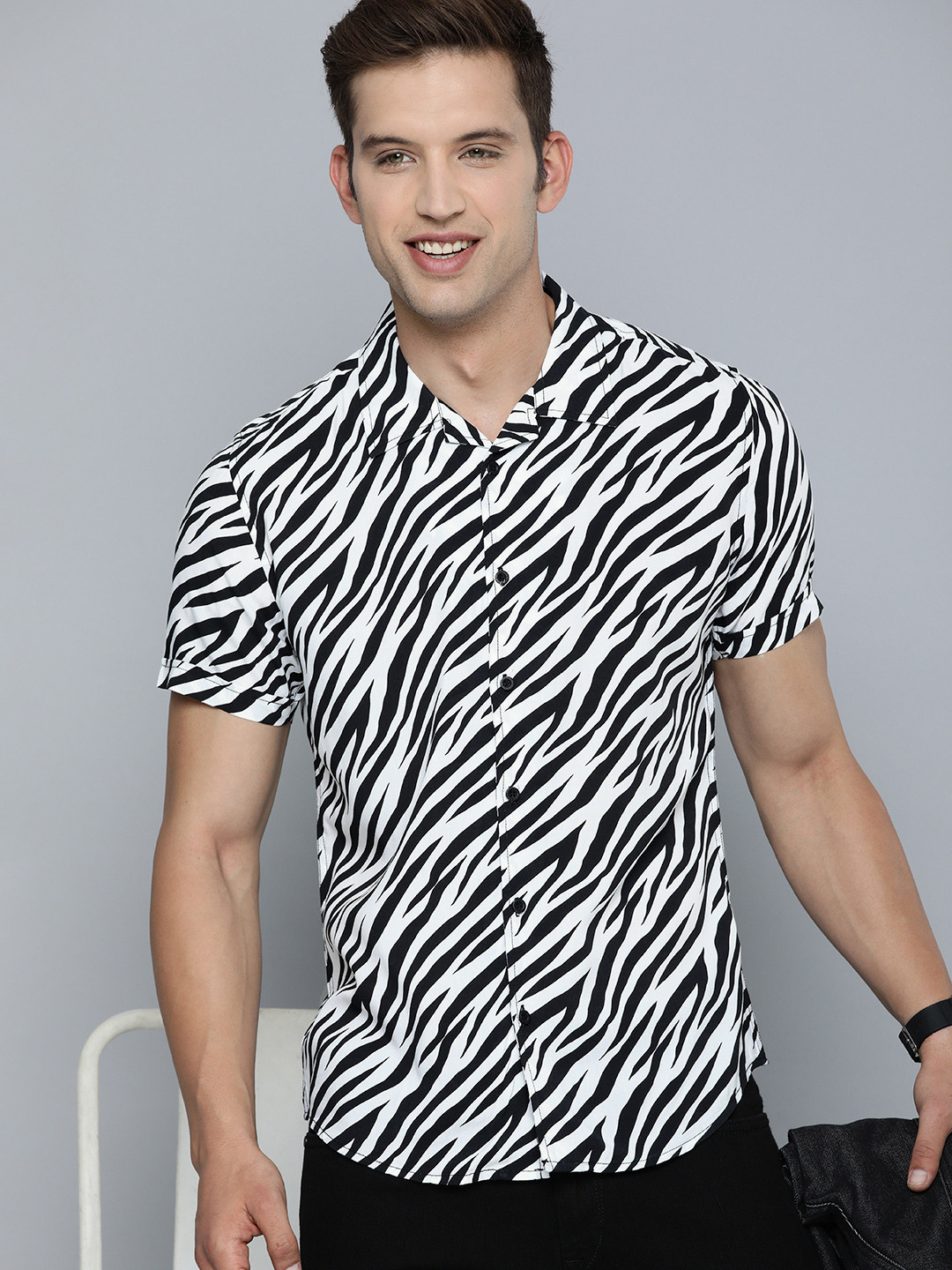 

HERE&NOW Men White Slim Fit Animal Printed Opaque Casual Shirt