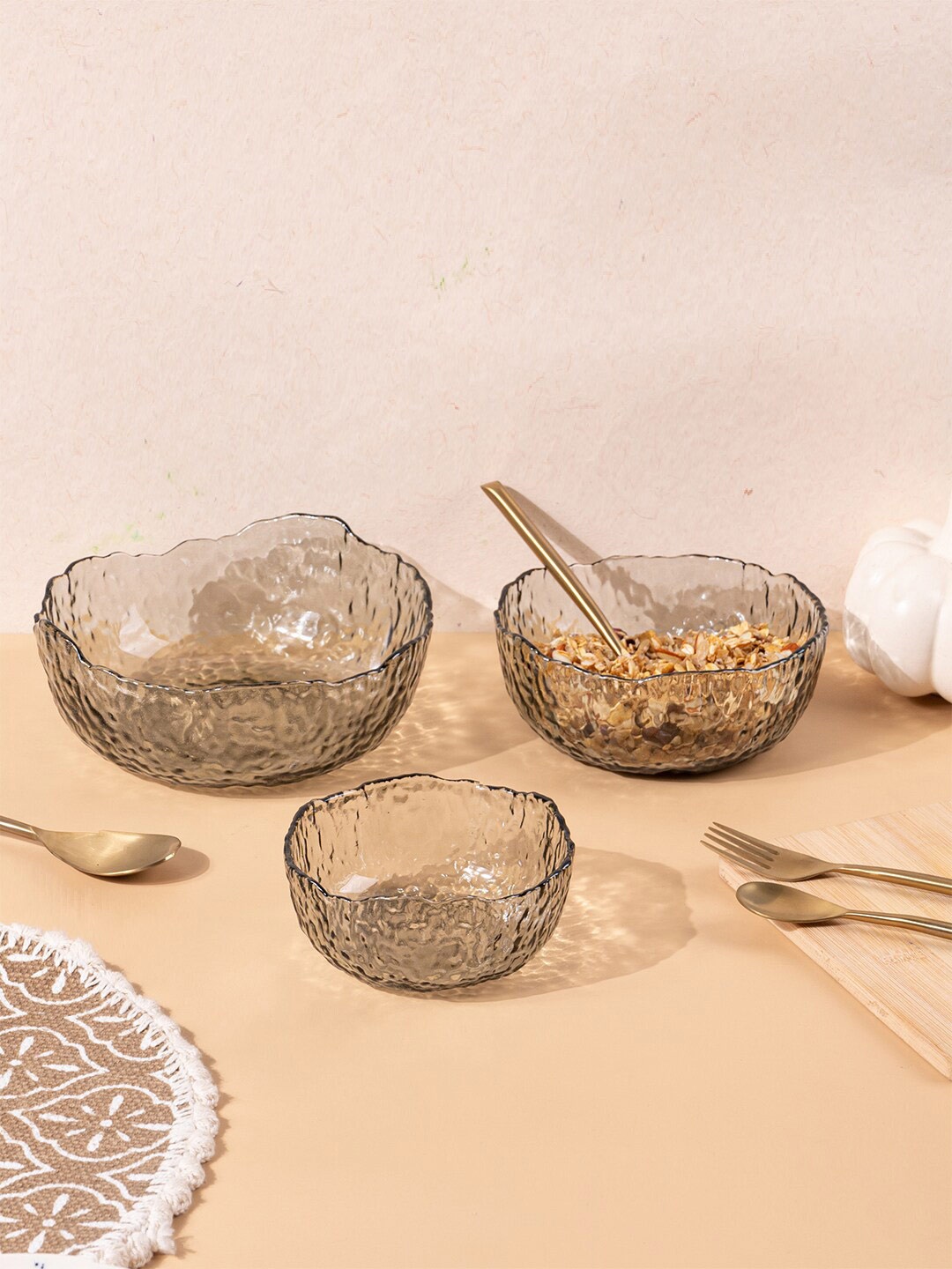 

nestroots Transparent 3 Pieces Geometric Textured Glass Glossy Bowls, Black