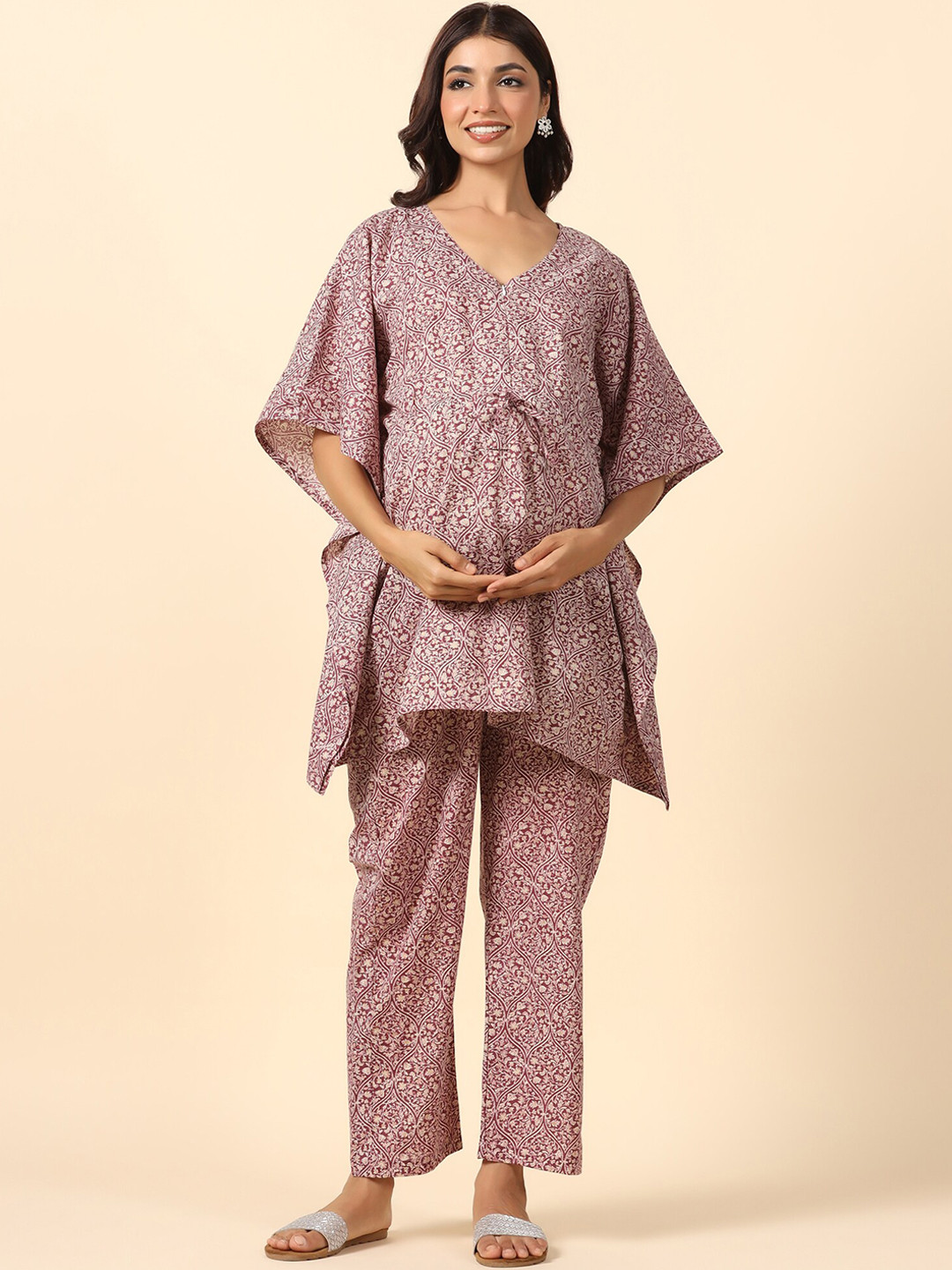 

Ikk Kudi by Seerat Maternity Floral Printed Kaftan Pure Cotton Kurta with Trousers, Burgundy