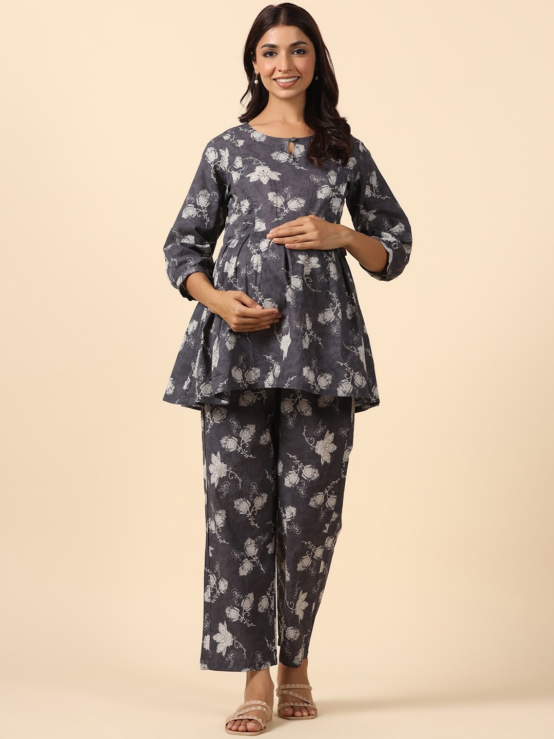 

Ikk Kudi by Seerat Floral Printed Pure Cotton Maternity Kurta With Trousers, Grey