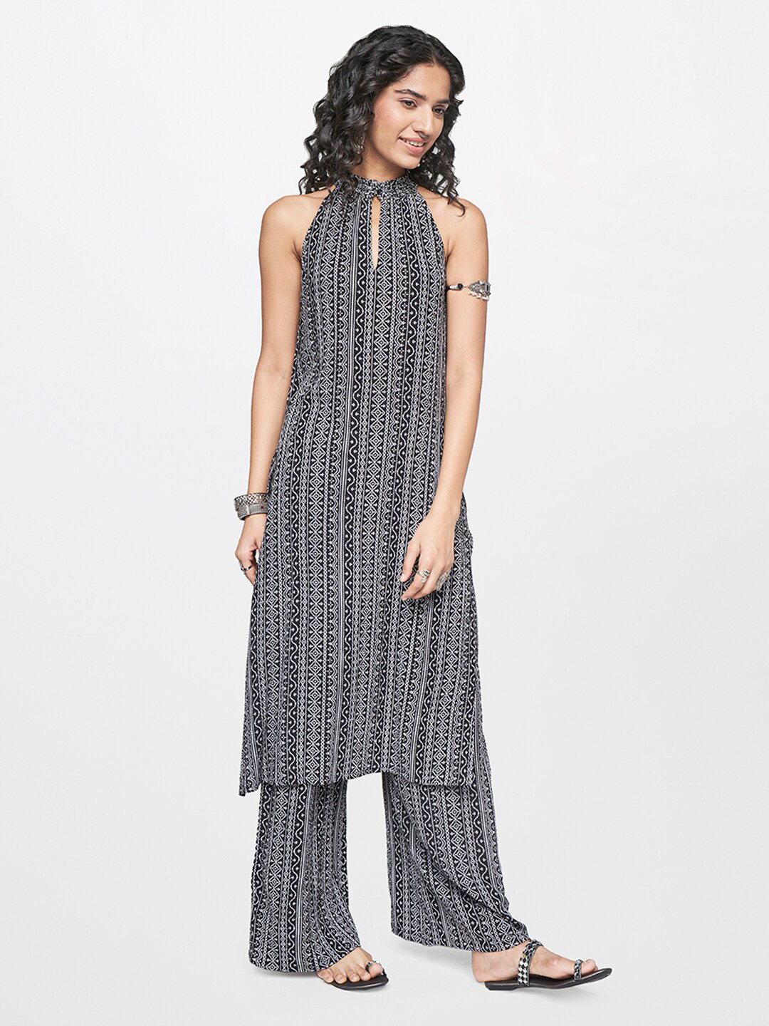 

Global Desi Ethnic Motifs Printed Keyhole Neck Kurta with Trousers, Black
