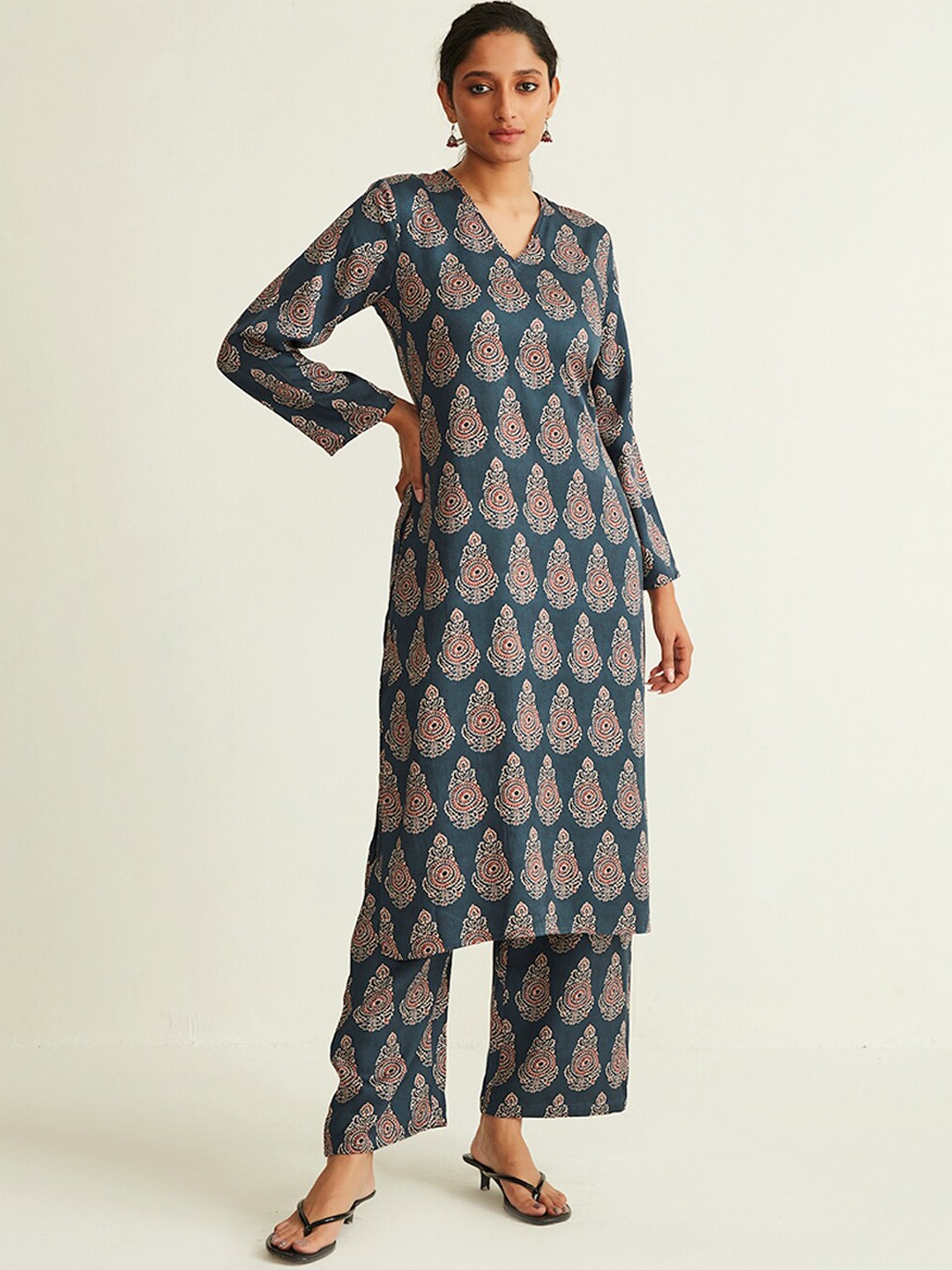 

Ancestry Ethnic Motifs Printed V-Neck Kurta, Blue
