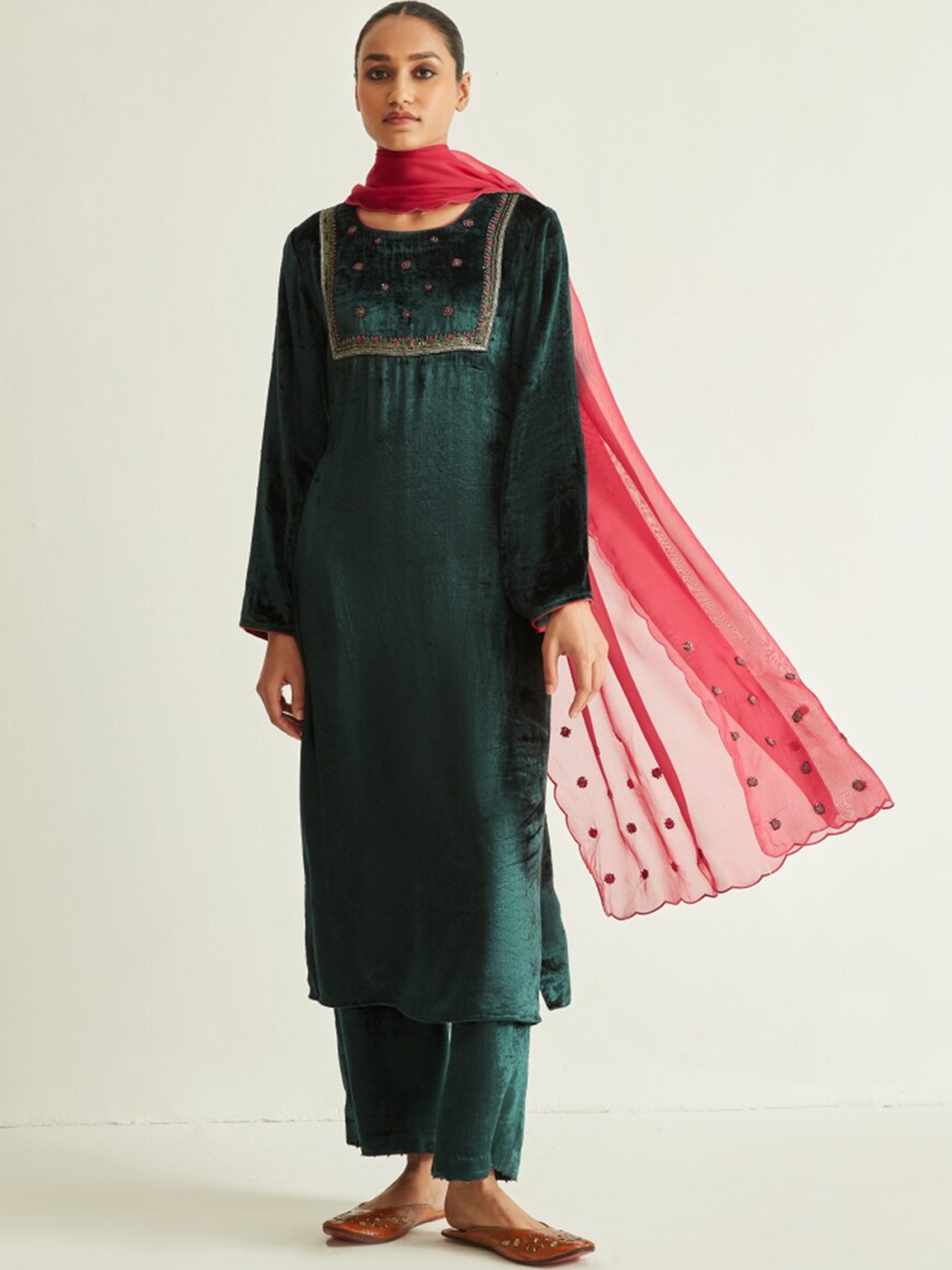 

Ancestry Floral Yoke Design Beads and Stones Detail Velvet Kurta, Teal