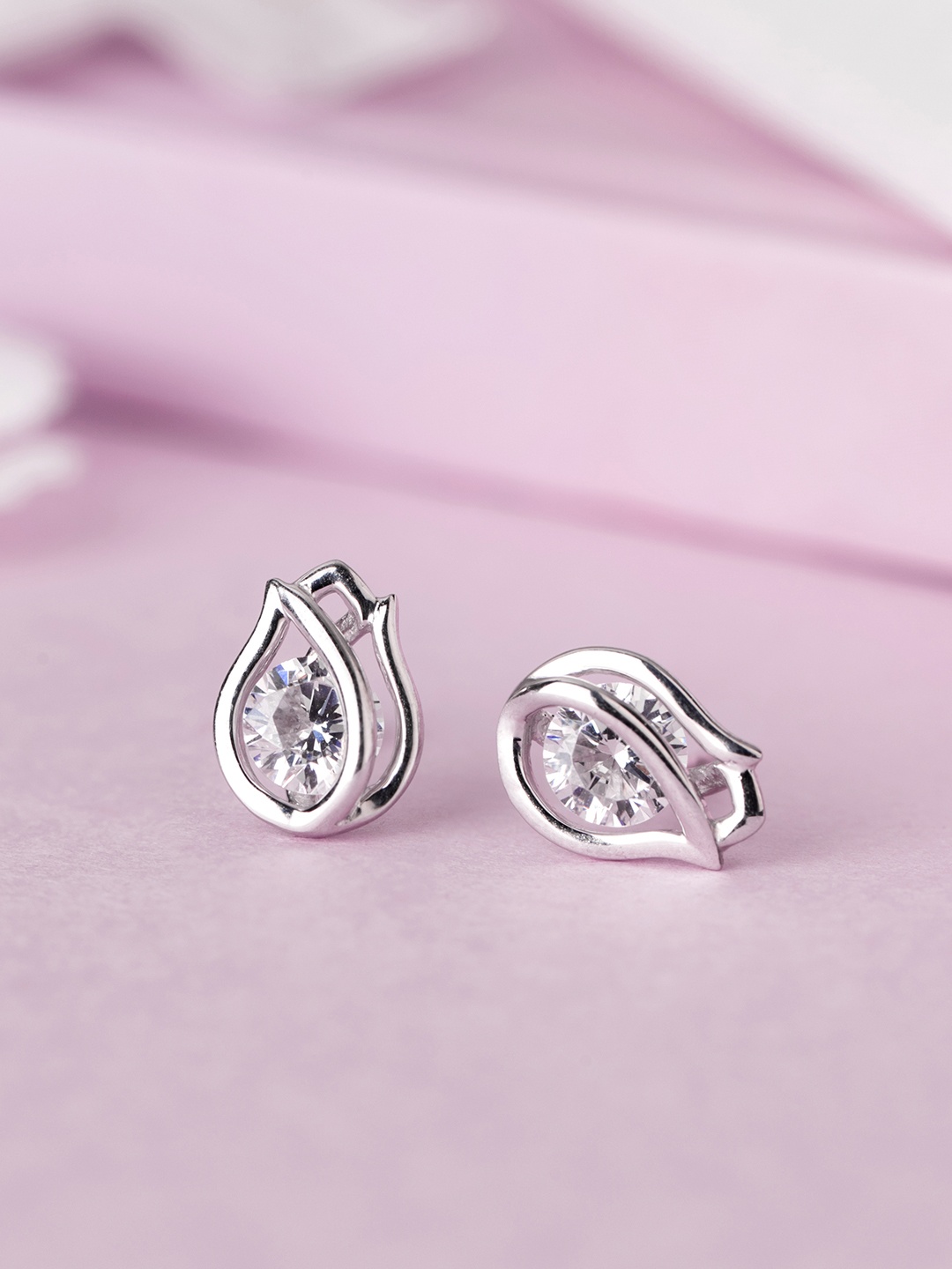 

Zavya Sterling Silver Diamond Shaped Studs Earrings