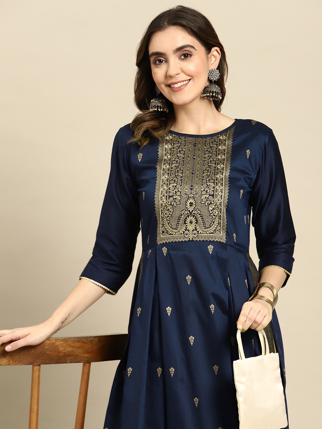

Sangria Ethnic Motifs Mirror Work High Slit Jacquard Kurta, Navy blue