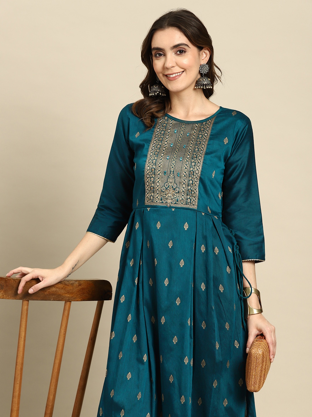 

Sangria Ethnic Motifs Mirror Work High Slit Jacquard Kurta, Teal