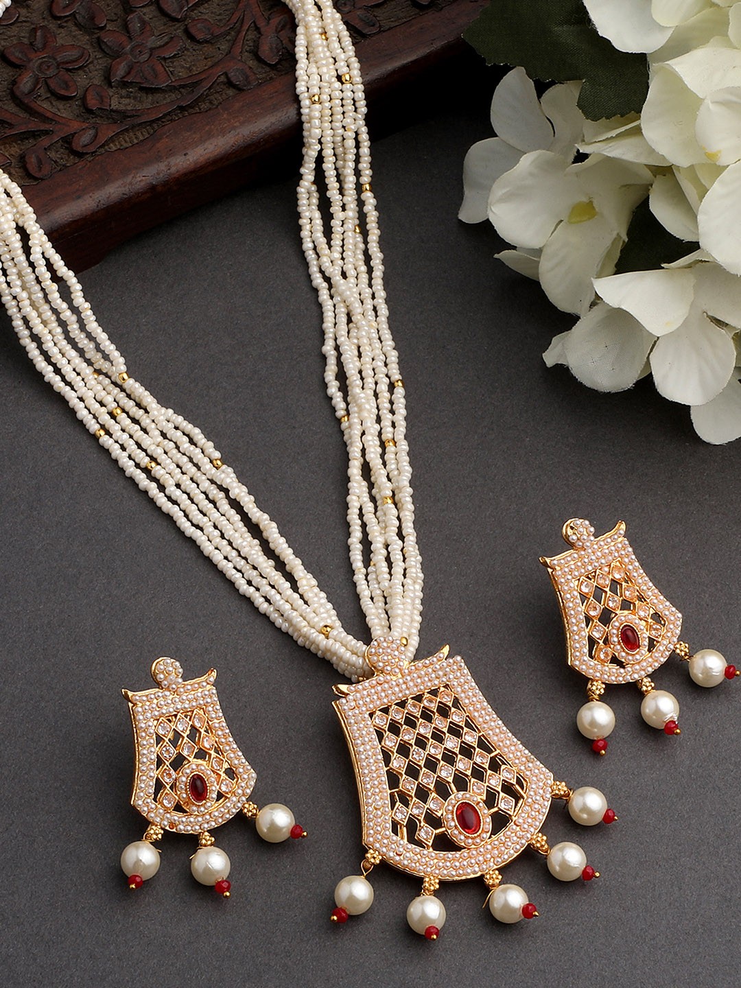 

ASMITTA JEWELLERY Gold-Plated Stone-Studded & Pearl Beaded Jewellery Set