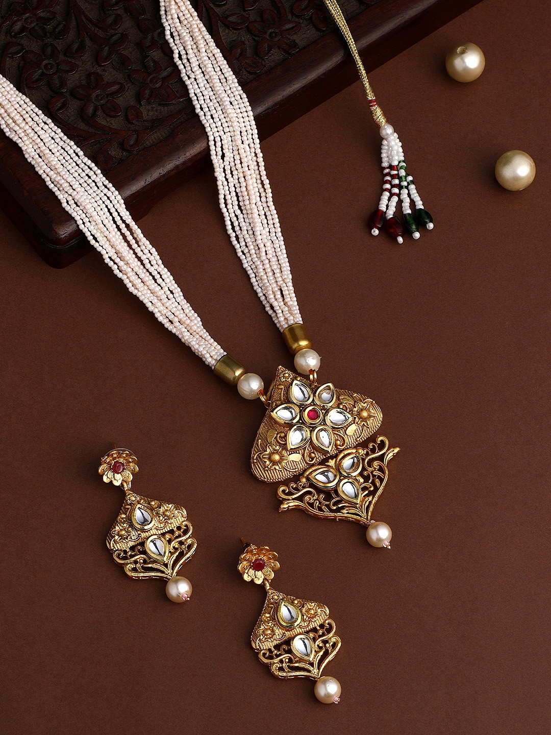 

ASMITTA JEWELLERY Gold-Plated Stone-Studded & Artificial Beaded Jewellery Set