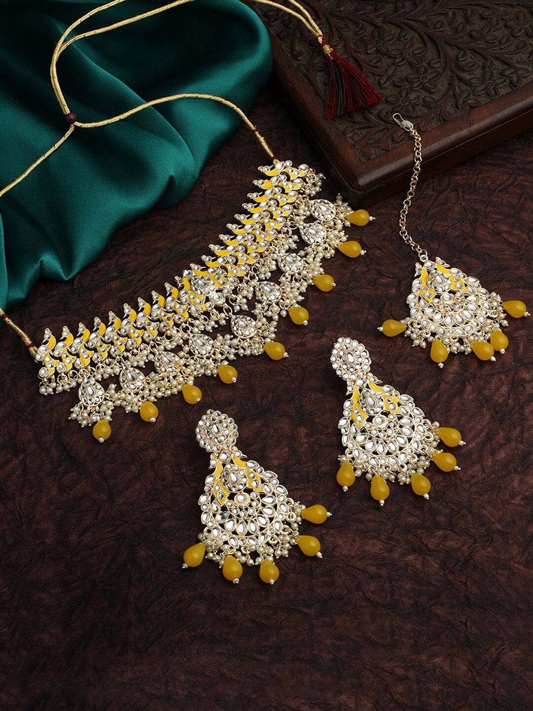 

ASMITTA JEWELLERY Gold-Plated Kundan Studded & Beaded Jewellery Set