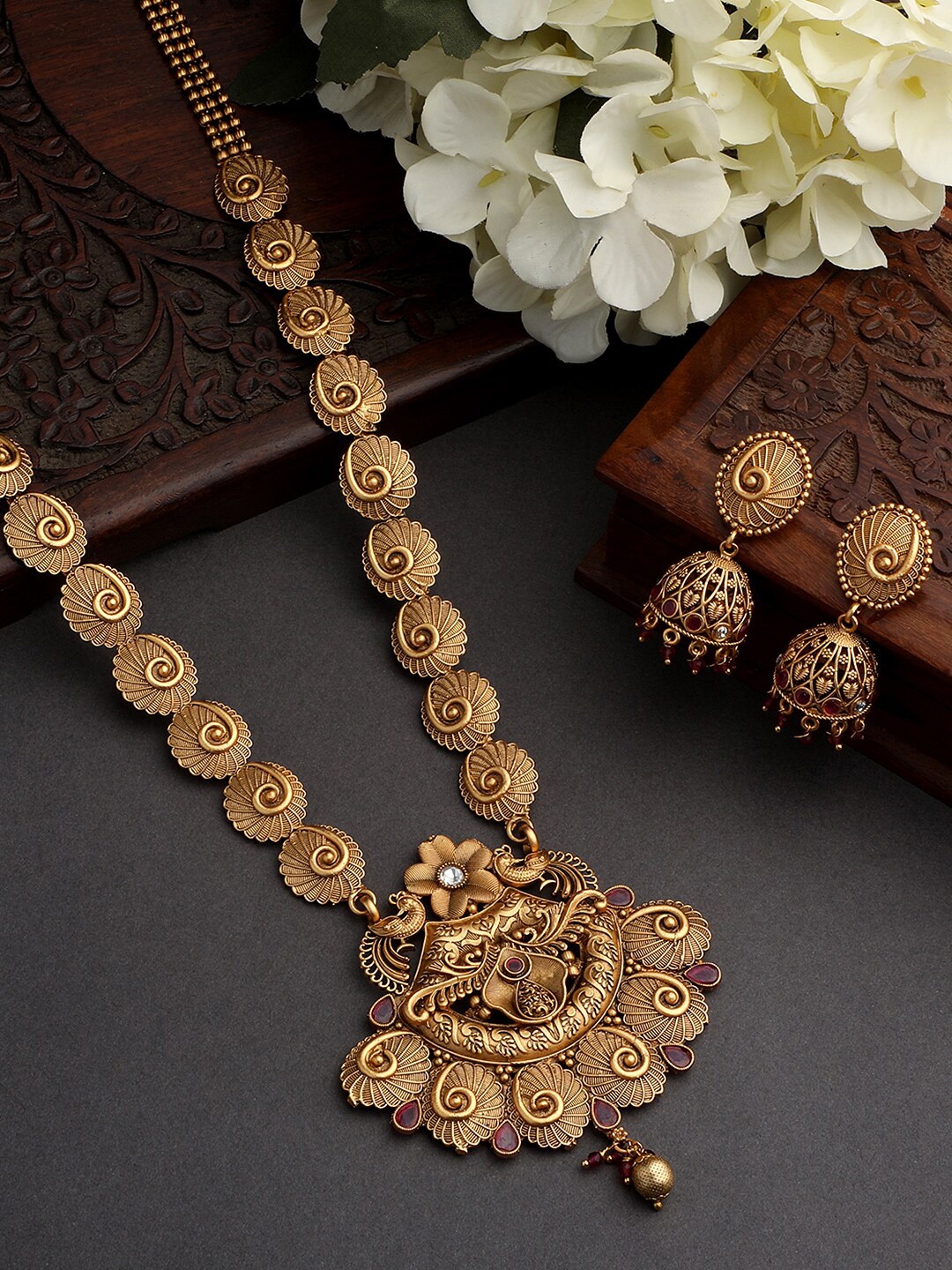 

ASMITTA JEWELLERY Gold-Plated Stone Studded & Beaded Jewellery Set
