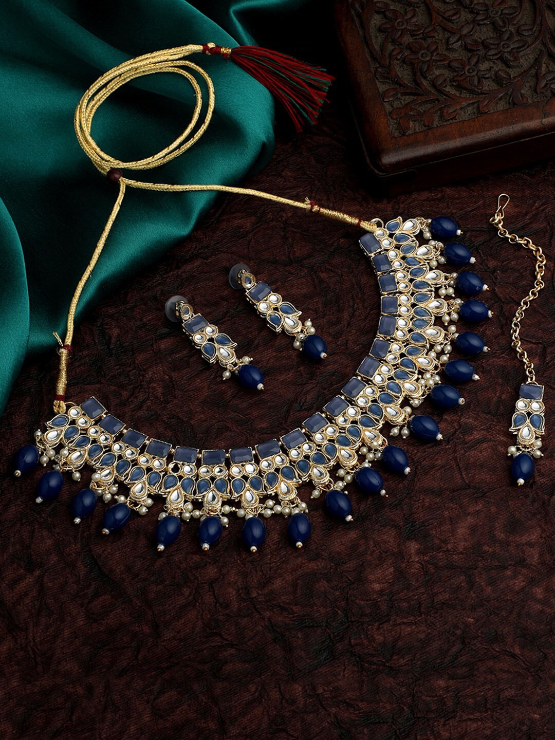 

ASMITTA JEWELLERY Gold-Plated Kundan Necklace and Earrings with Maang Tika