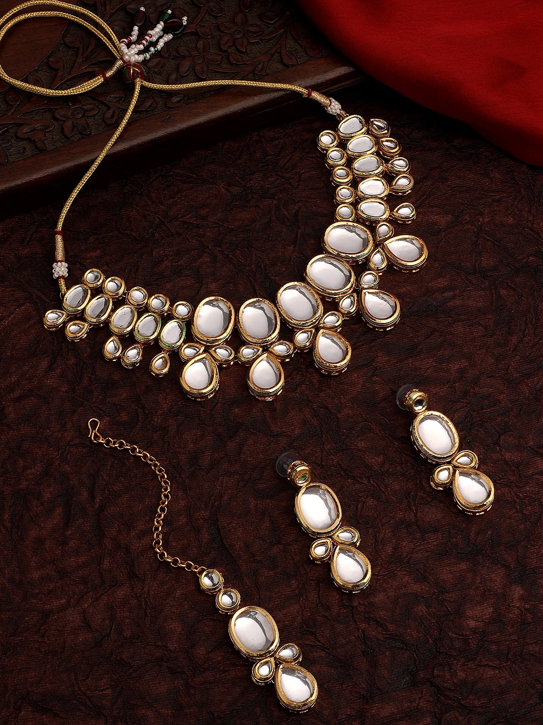 

ASMITTA JEWELLERY Gold-Plated kundan Necklace and Earrings with Maang Tika