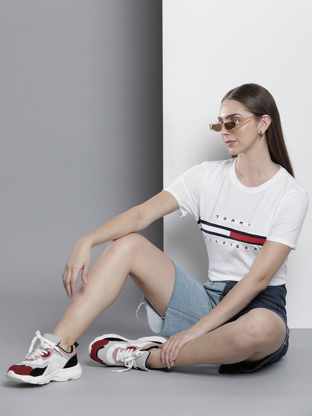 

Tommy Hilfiger Women Brand Logo Pure Cotton T-shirt, White