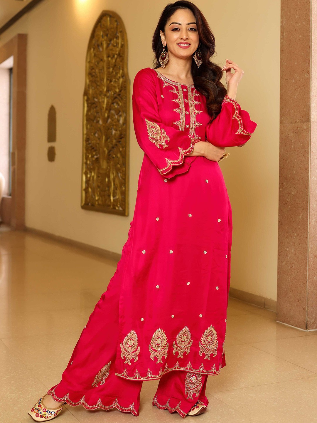 

AACHHO Ethnic Motif Embroidered Satin Kurta With Palazzos, Pink
