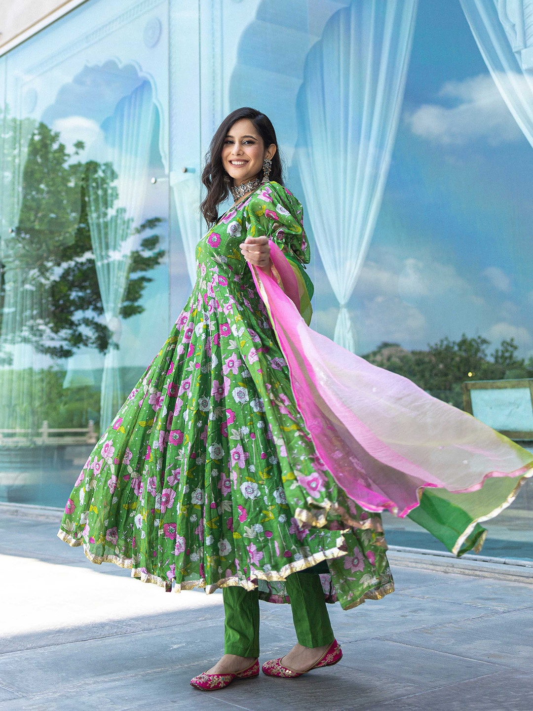 

AACHHO Floral Printed Puff Sleeves Kurta with Trousers with Dupatta, Green