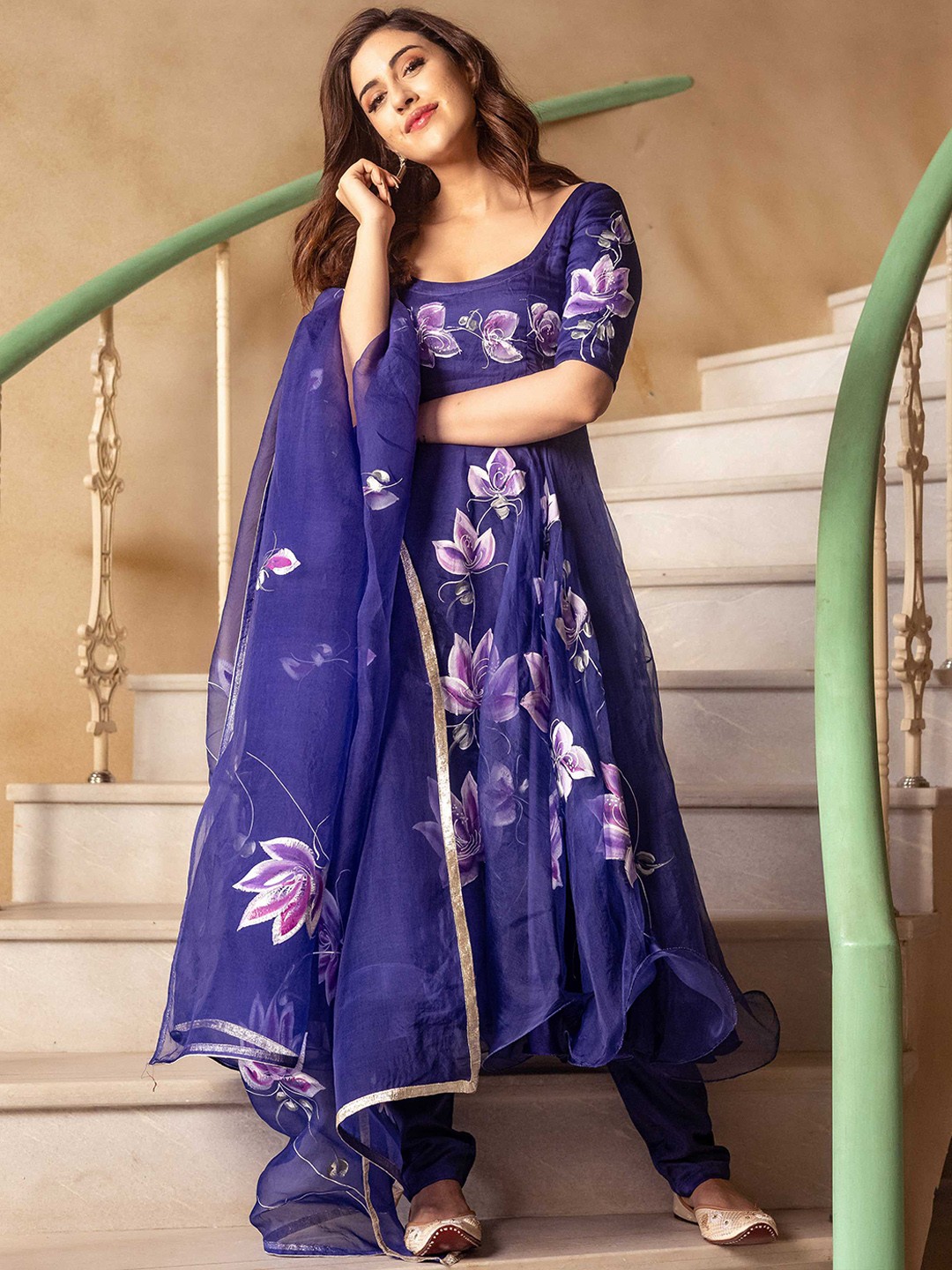 

AACHHO Floral Printed Anarkali Kurta With Trousers & Dupatta, Purple