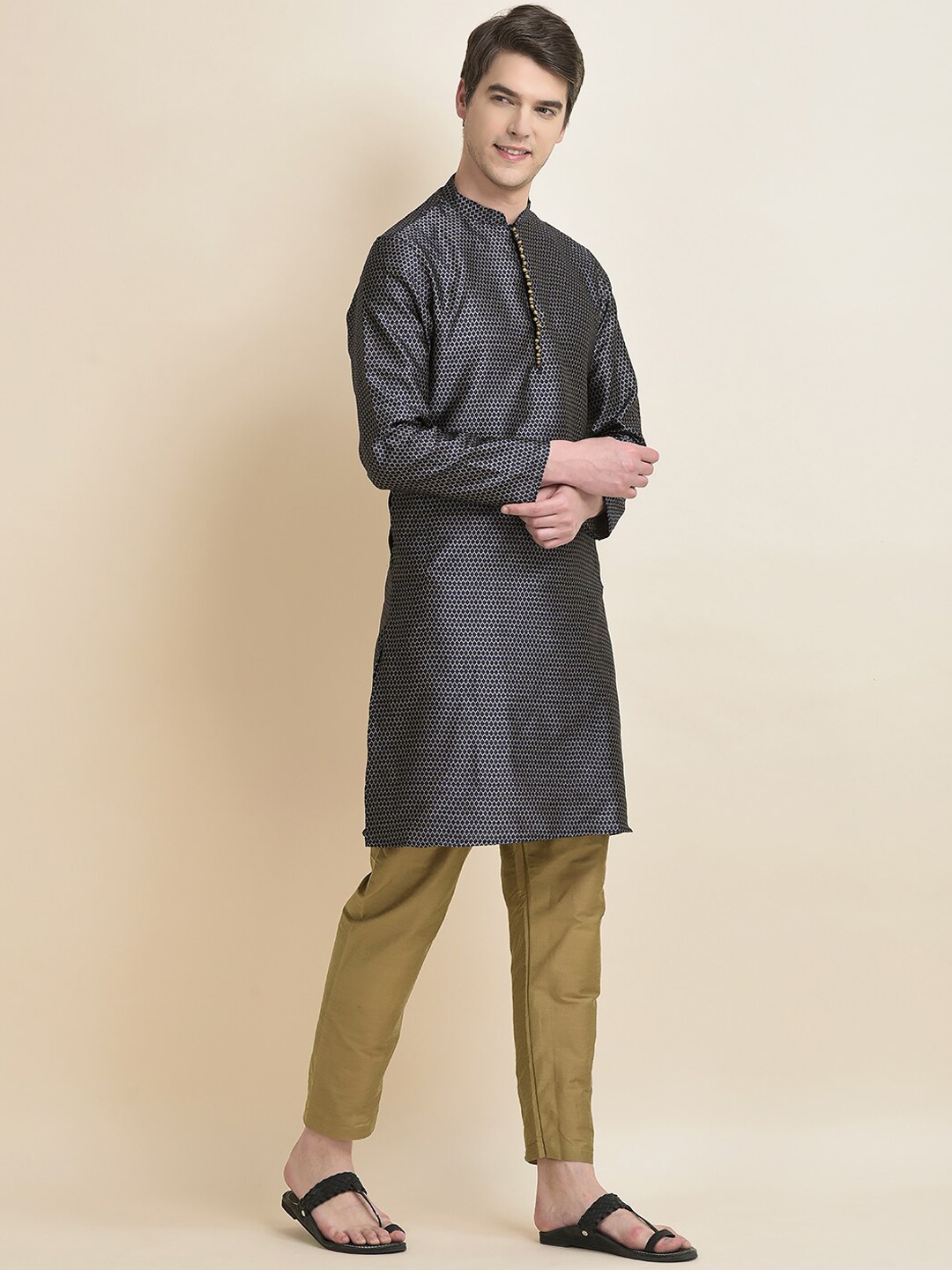 

Anouk Navy Blue & Olive Green Geometric Woven Design Kurta With Pyjamas