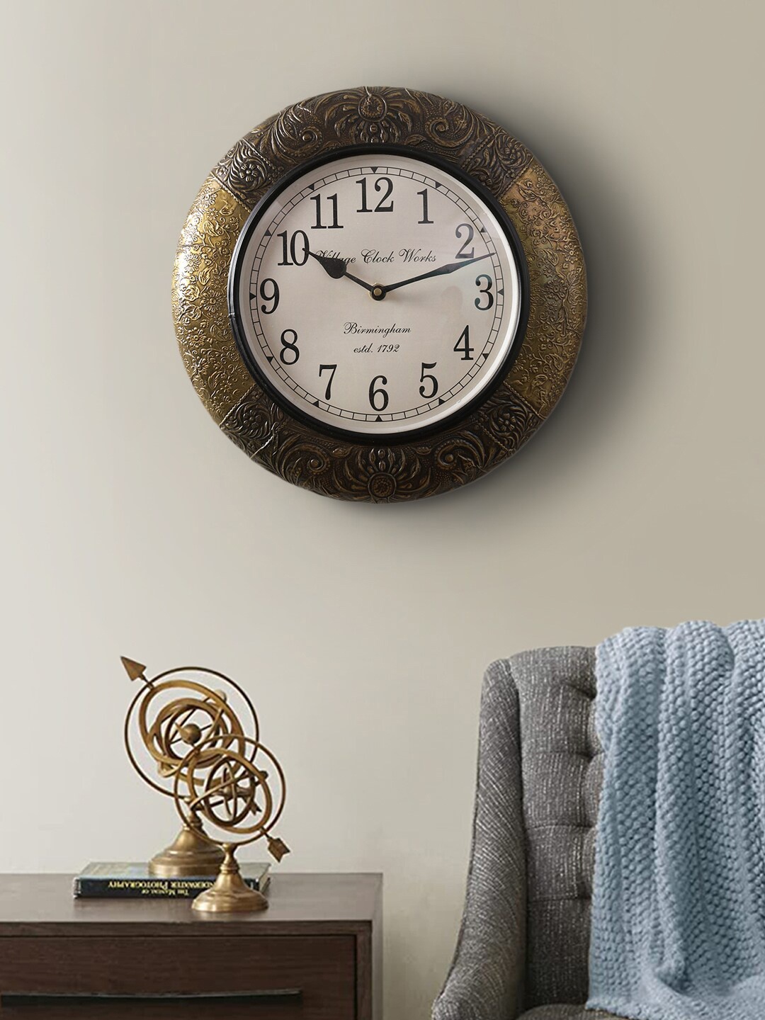 

Aapno Rajasthan Brown Contemporary Analogue Wall Clock