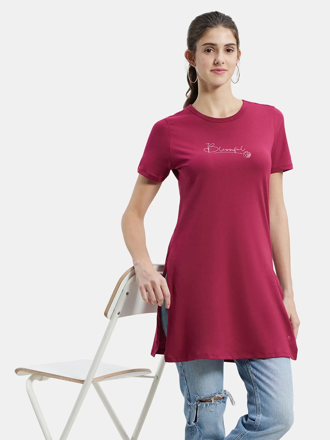

Jockey Super Combed Cotton Printed Relaxed Fit Long Tshirt With Side Slit-A142, Red