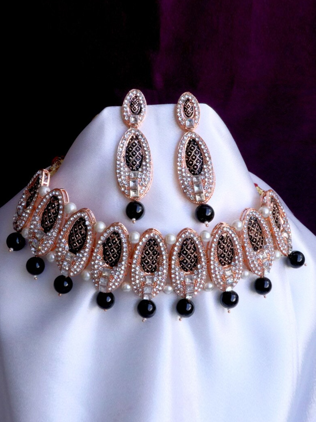 

ROFARWORD Gold-Plated Stone-Studded & Pearl Beaded Jewellery Set